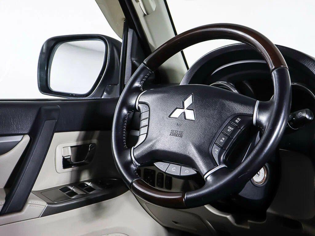 Mitsubishi Pajero 2020, белый