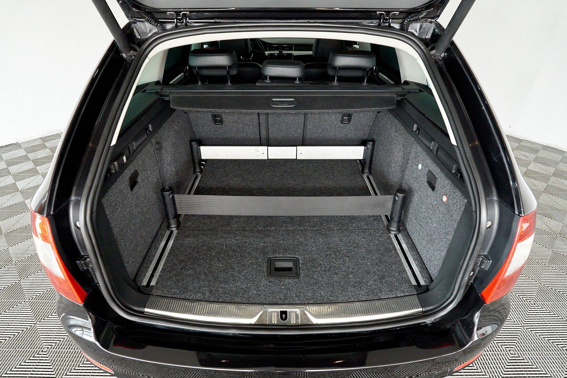 Skoda Superb 2011, черный