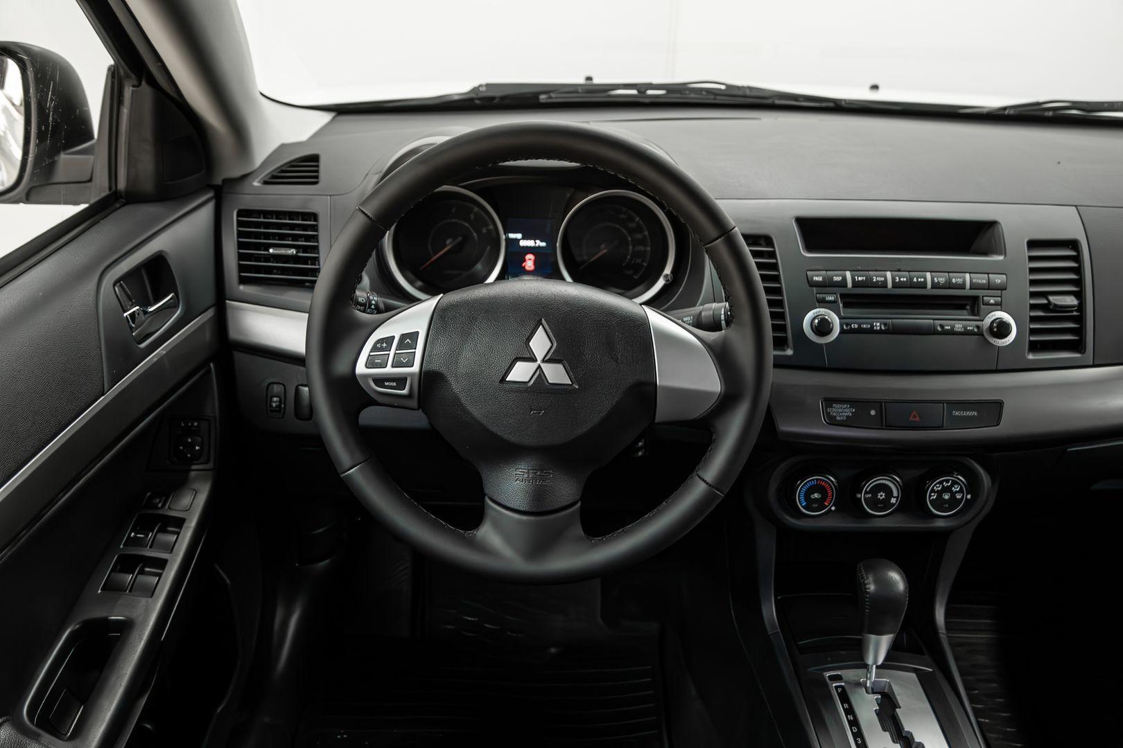 Mitsubishi Lancer 2012, белый