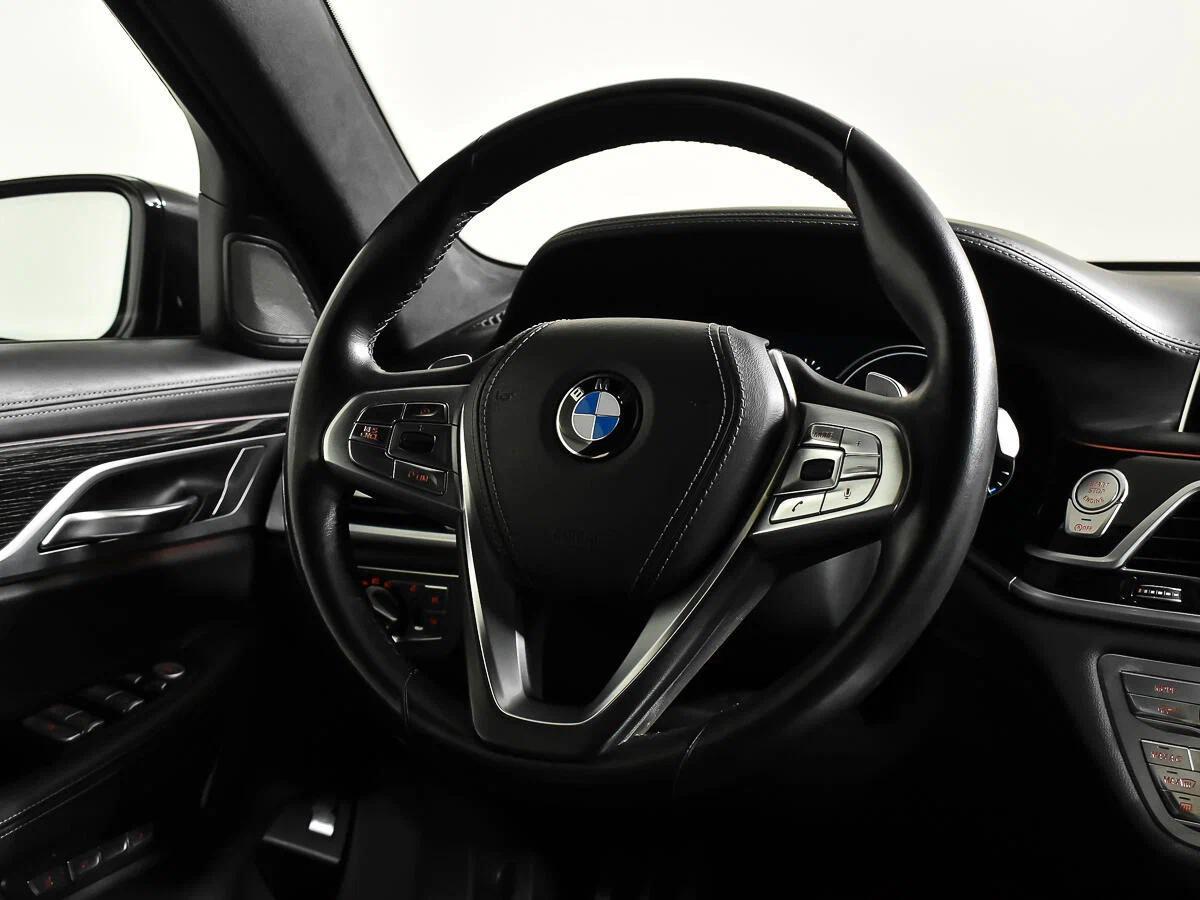 BMW 7 серии 2018, черный