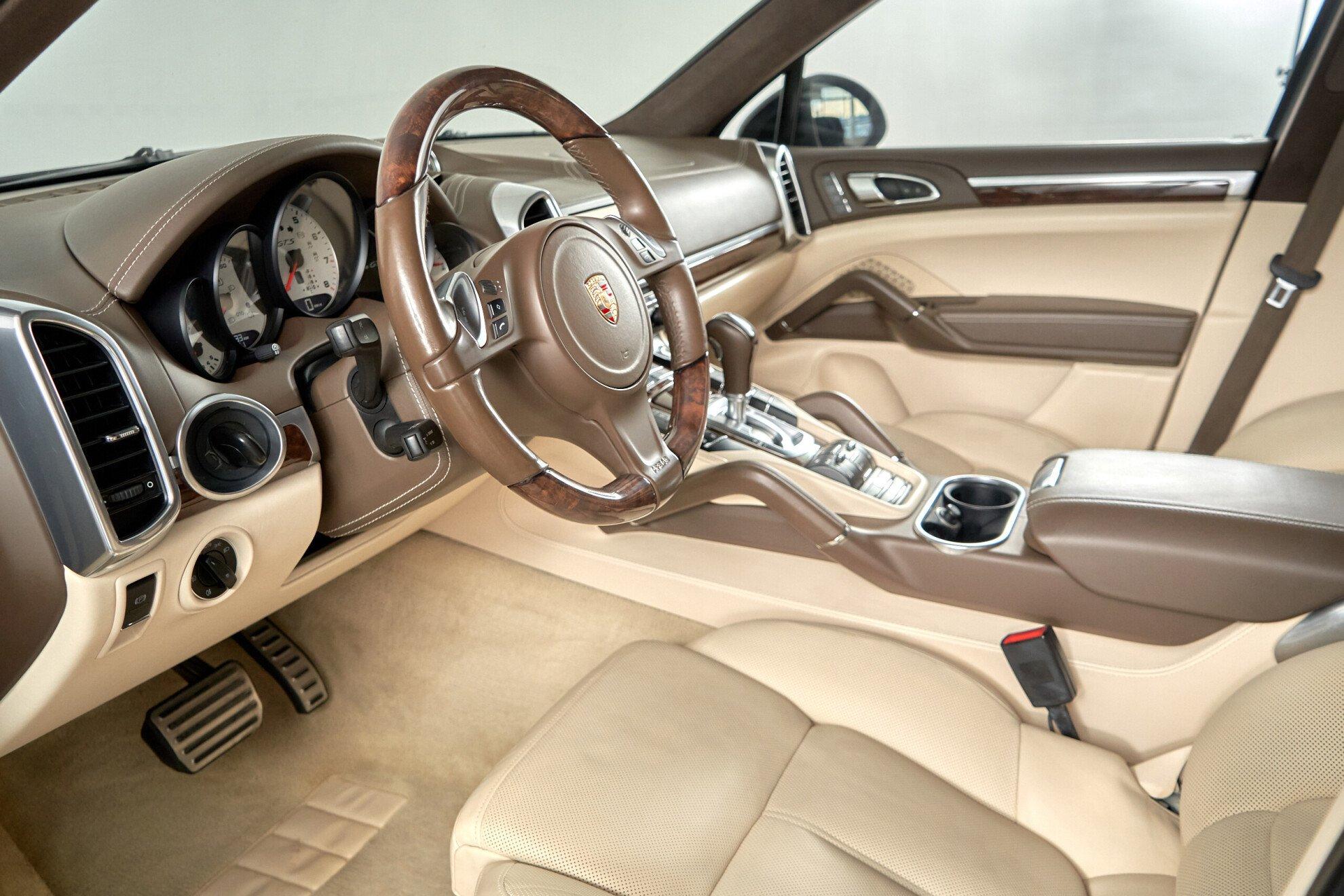 Porsche Cayenne 2012, черный