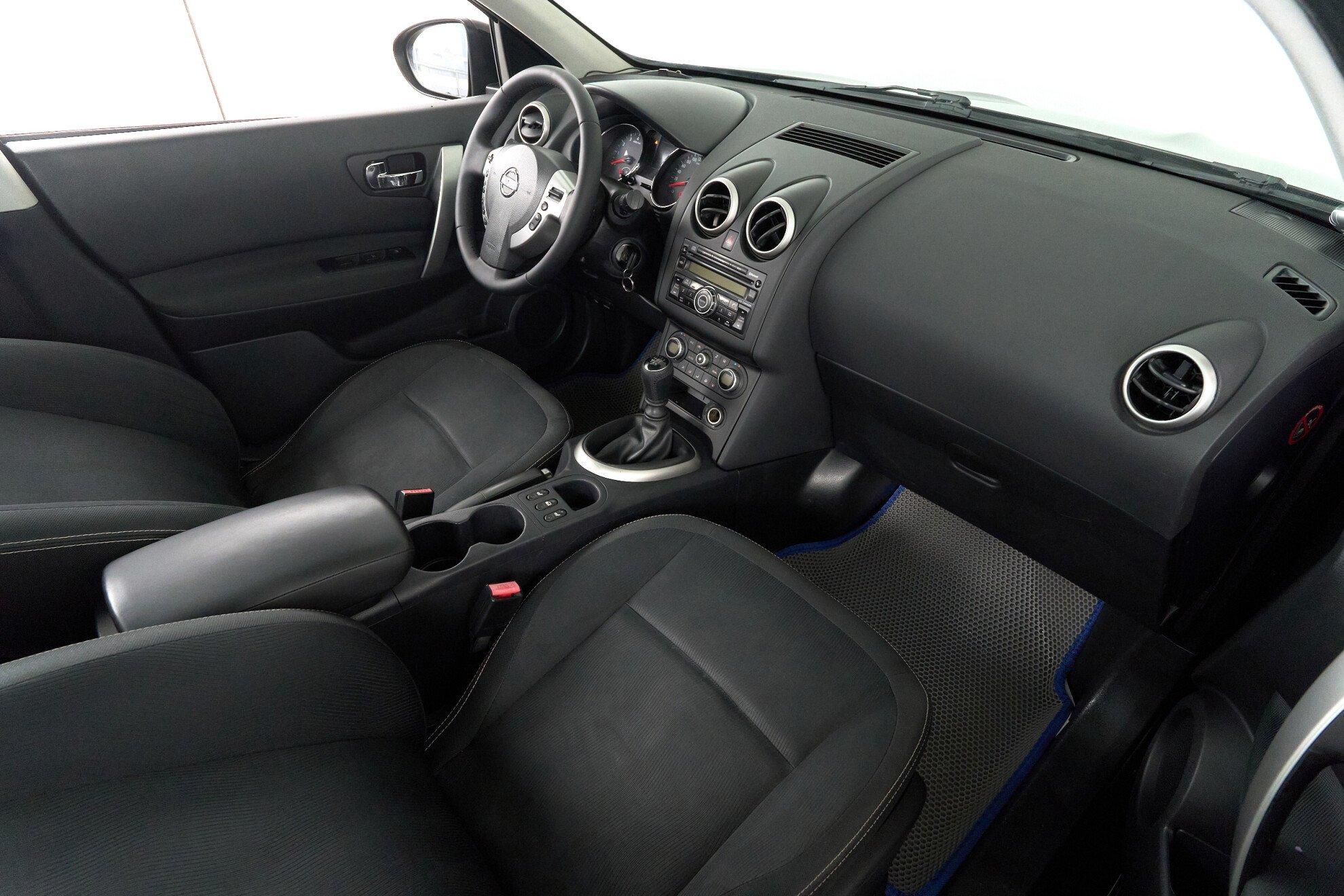 Nissan Qashqai+2 2010, черный