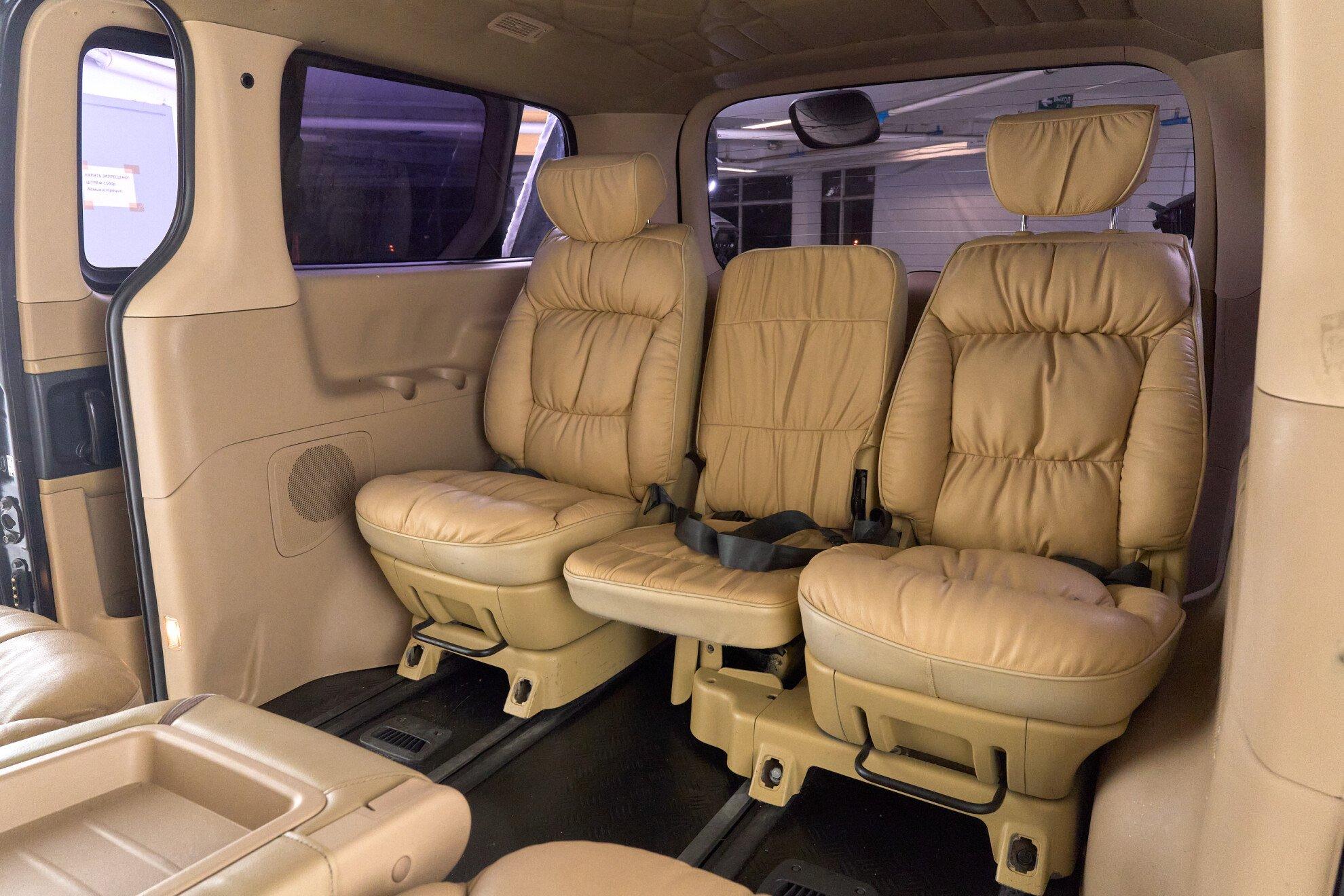 Hyundai Grand Starex 2011, черный