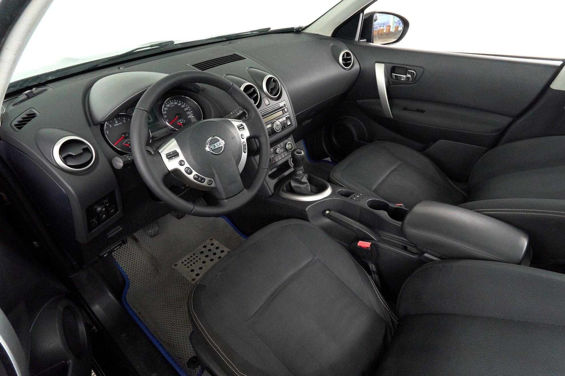 Nissan Qashqai+2 2010, черный