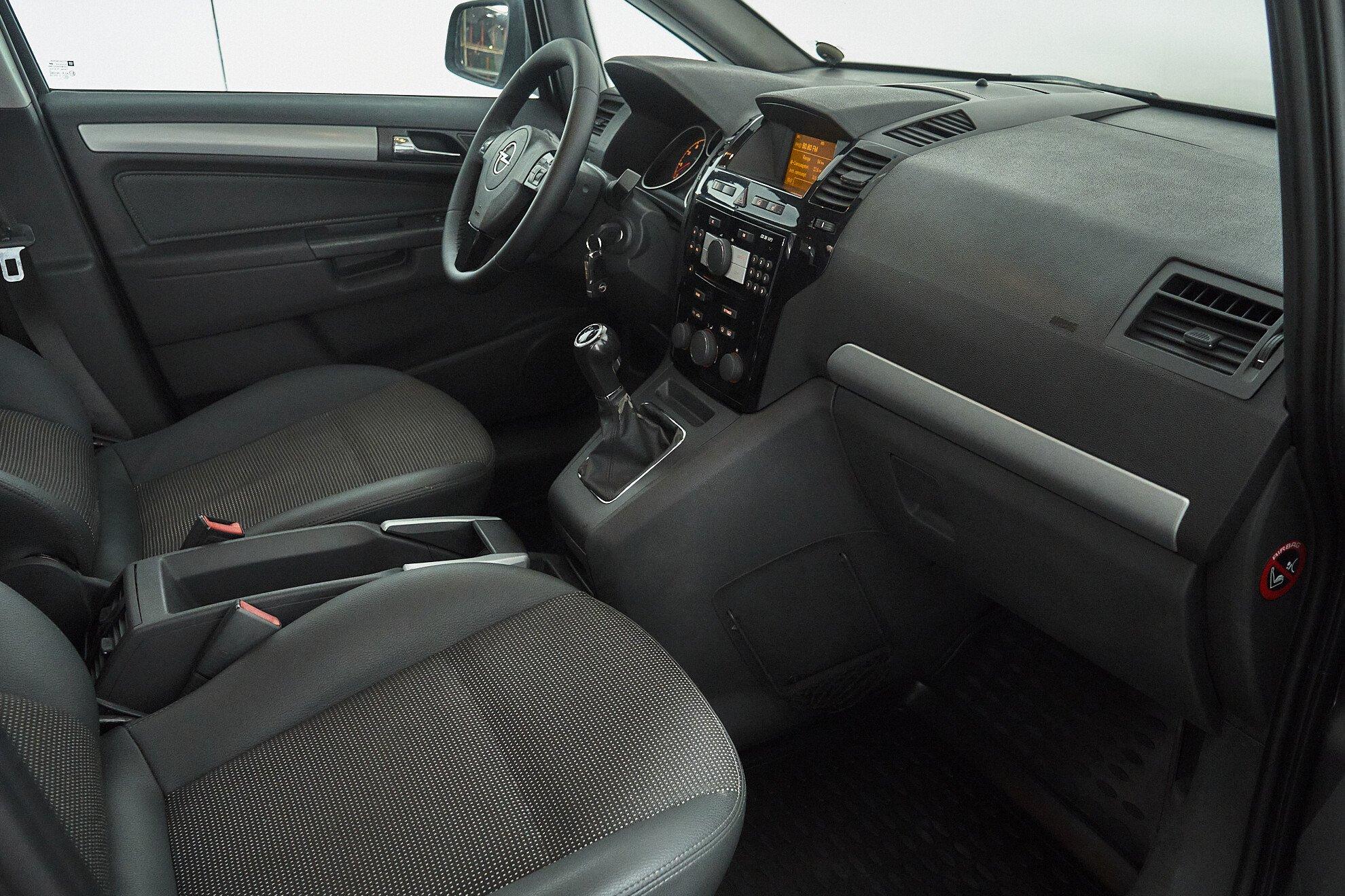 Opel Zafira 2011, серый