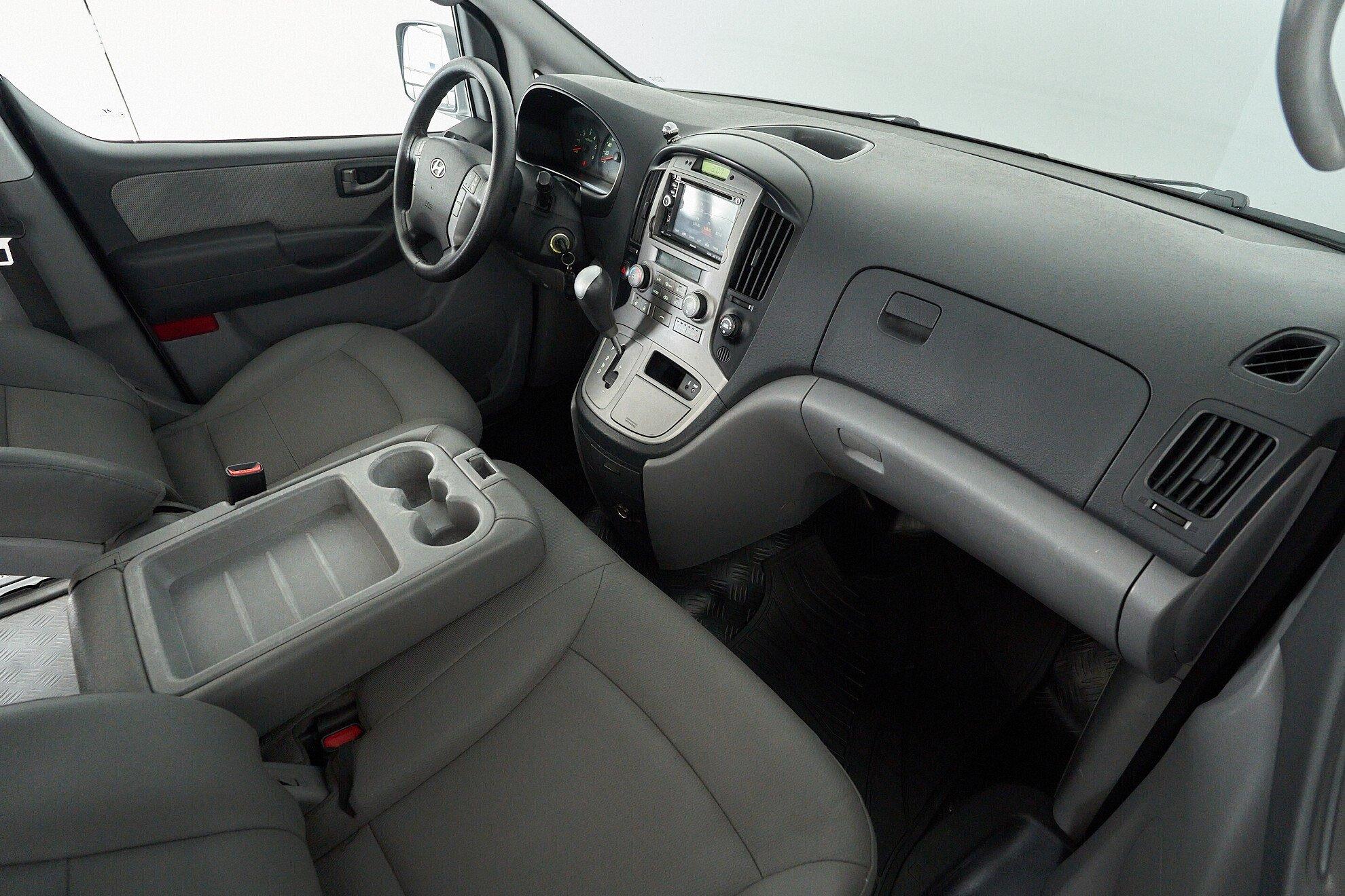 Hyundai Grand Starex 2012, серый
