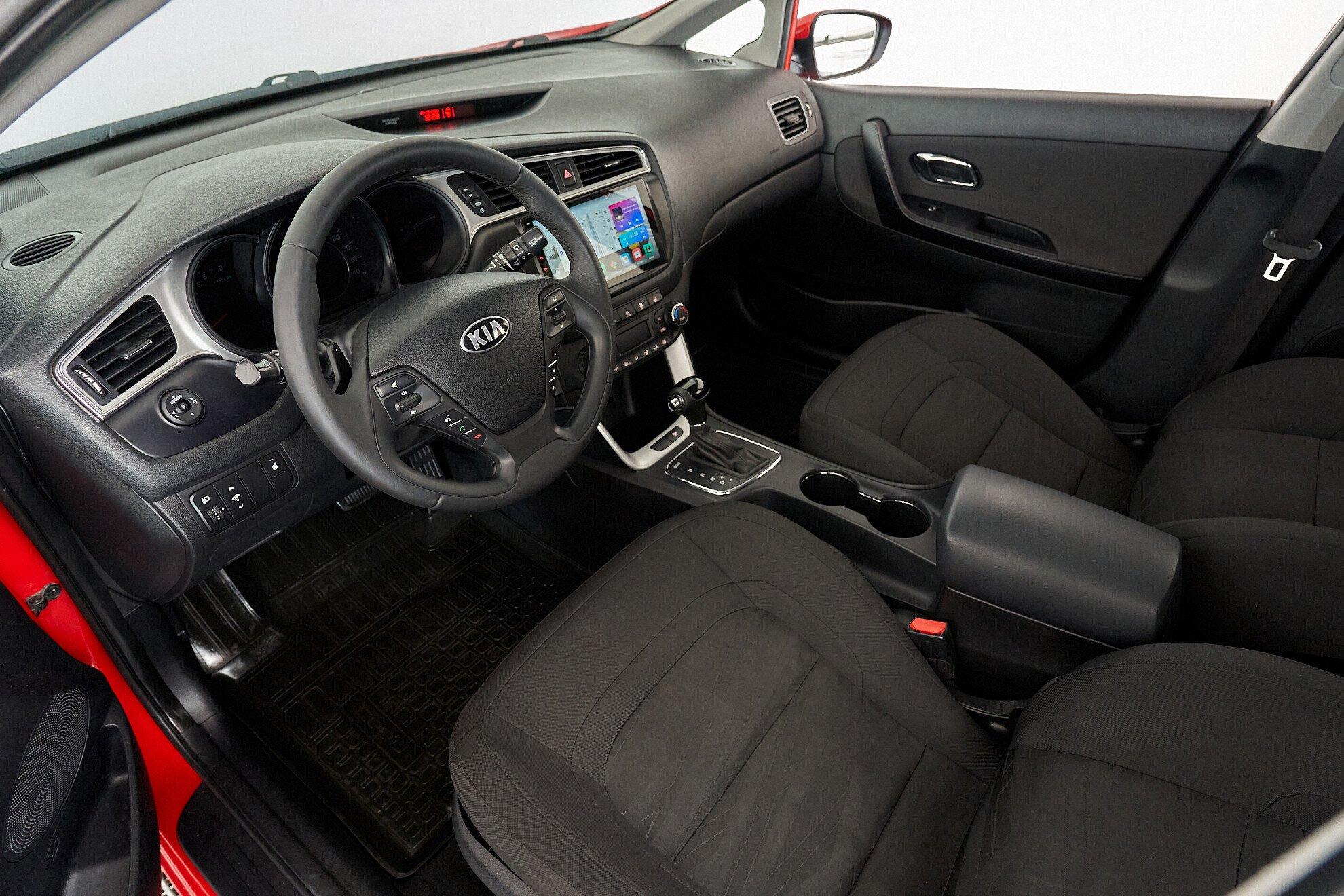 Kia Ceed 2018, красный