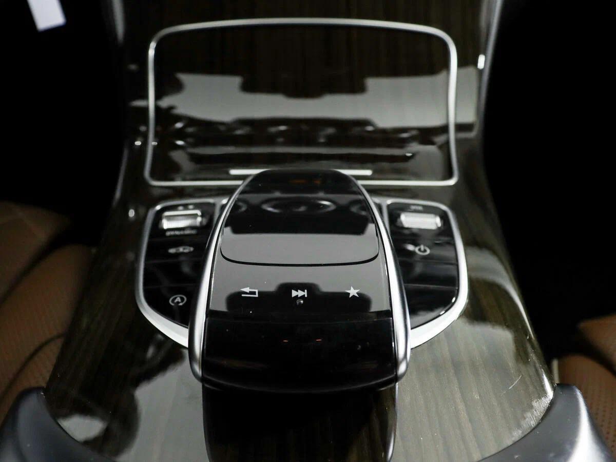 Mercedes-Benz C-Класс 2018, белый