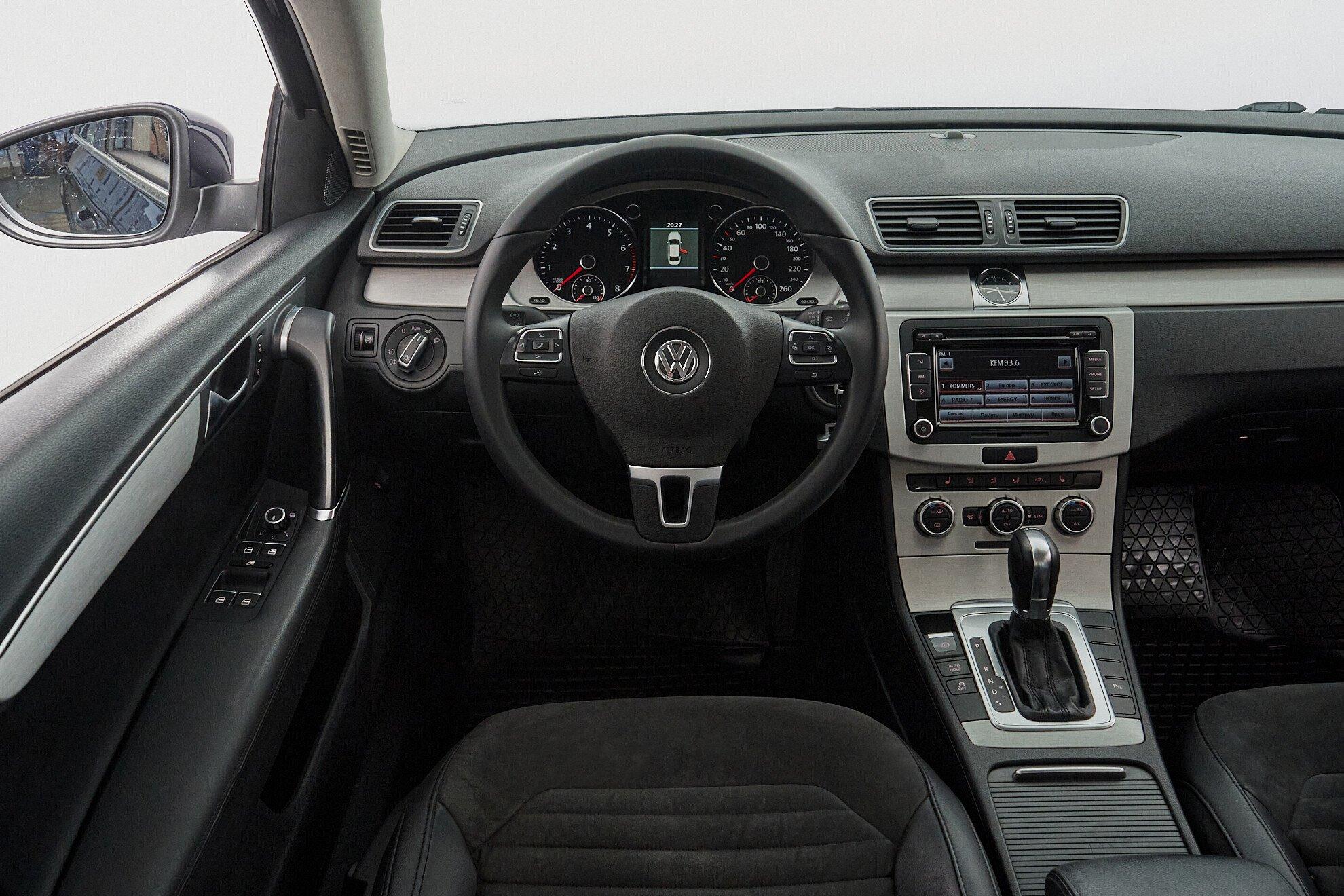Volkswagen Passat 2012, синий