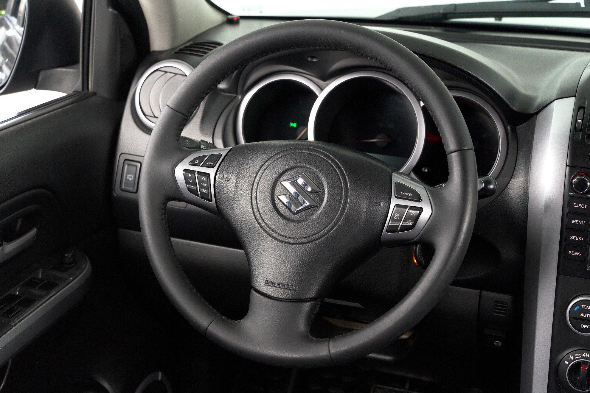 Suzuki Grand Vitara 2014, серый
