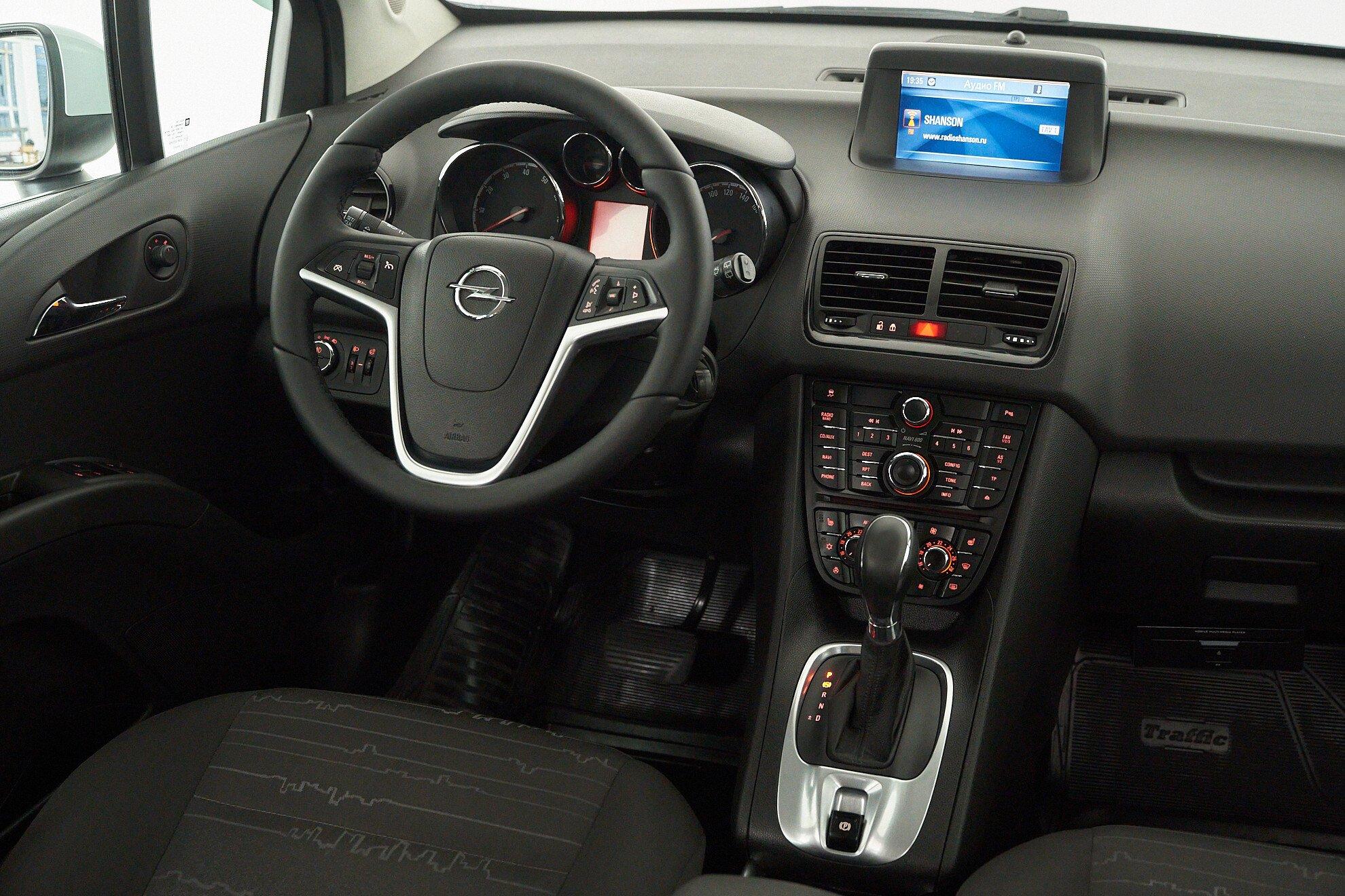 Opel Meriva 2012, белый
