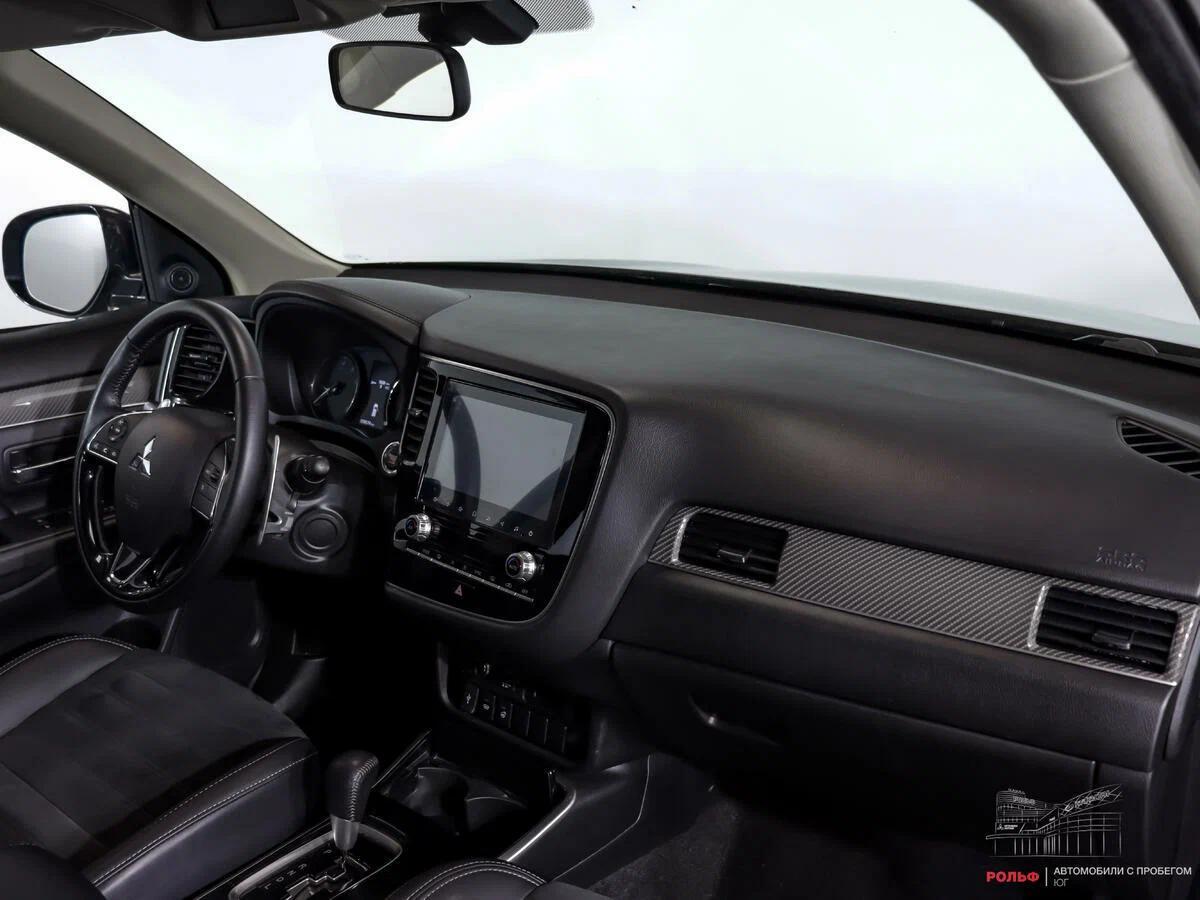 Mitsubishi Outlander 2021, черный