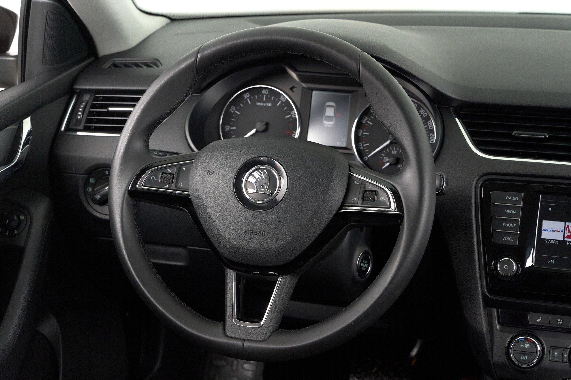 Skoda Octavia 2016, коричневый