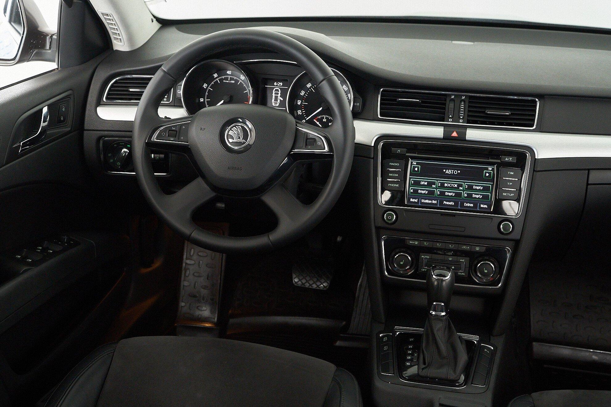 Skoda Superb 2014, коричневый