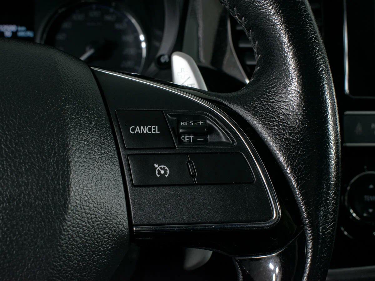 Mitsubishi Outlander 2020, белый