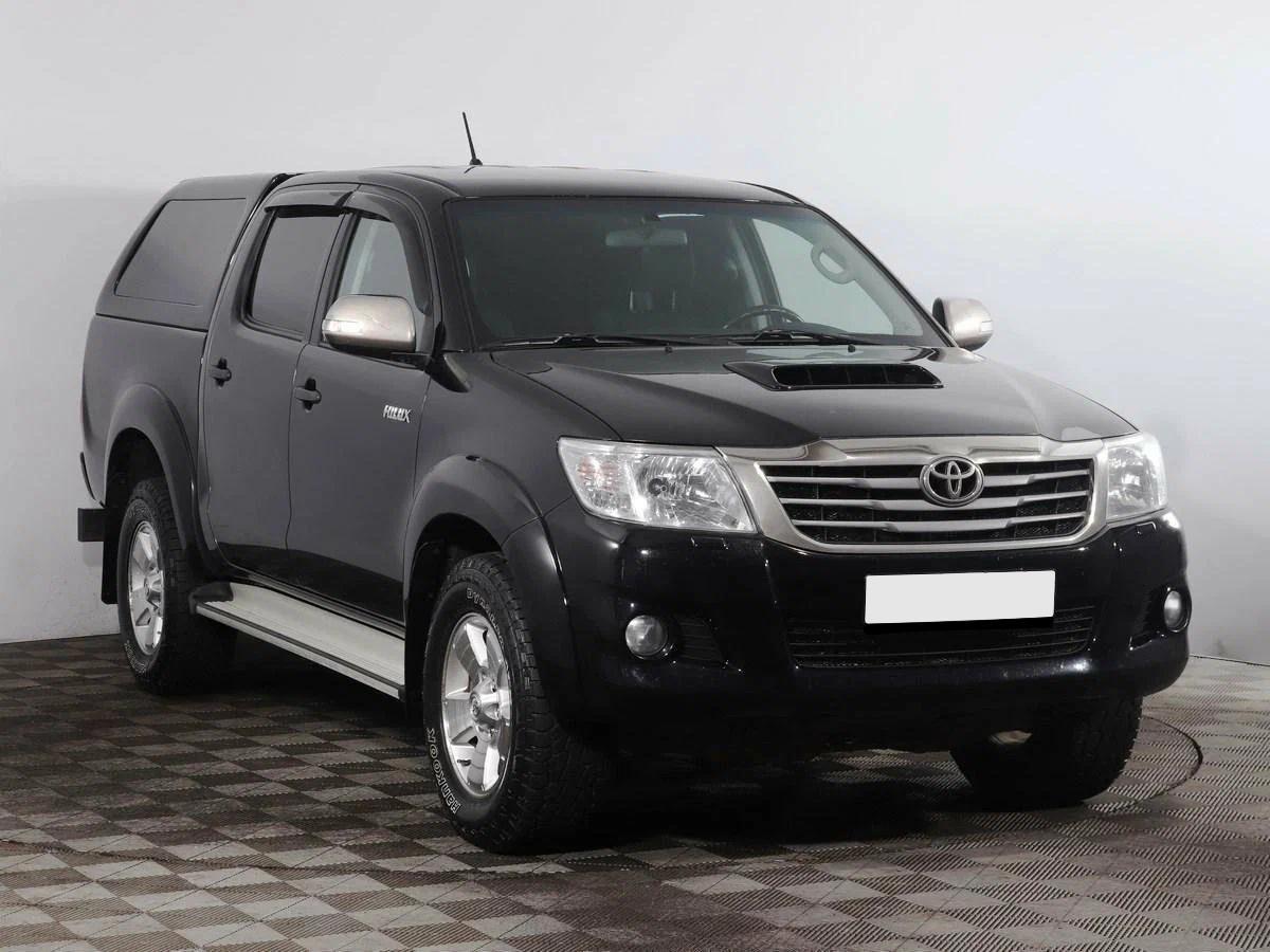 Toyota Hilux 2012, черный