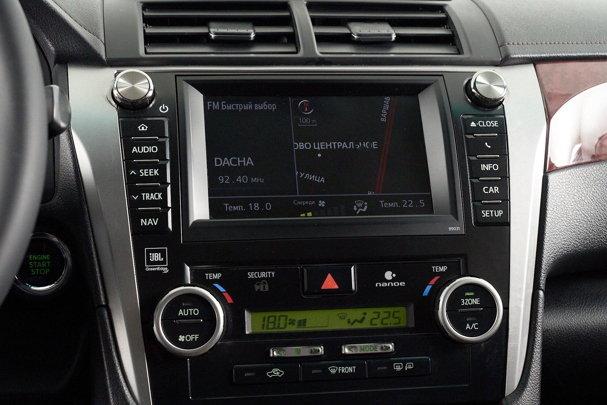 Toyota Camry 2012, белый