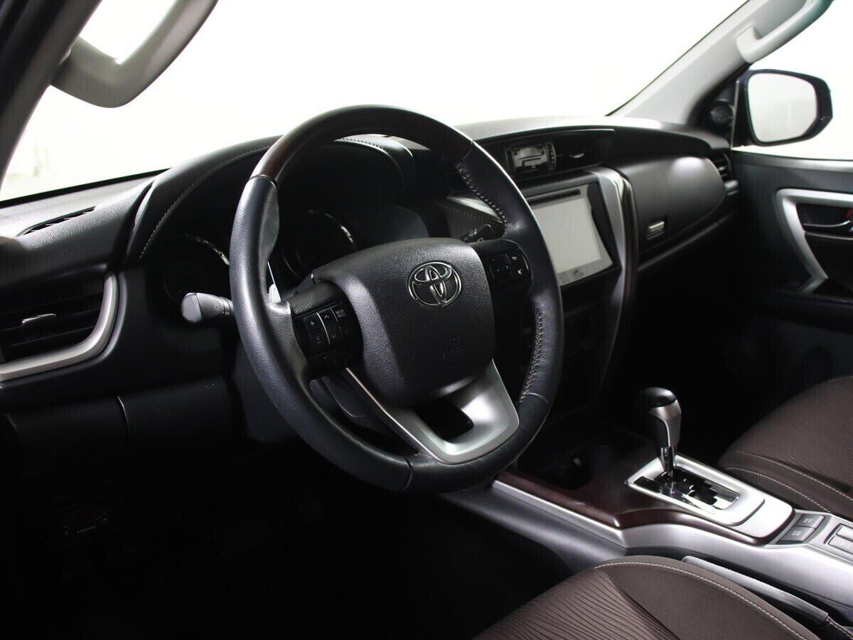 Toyota Fortuner 2018, черный