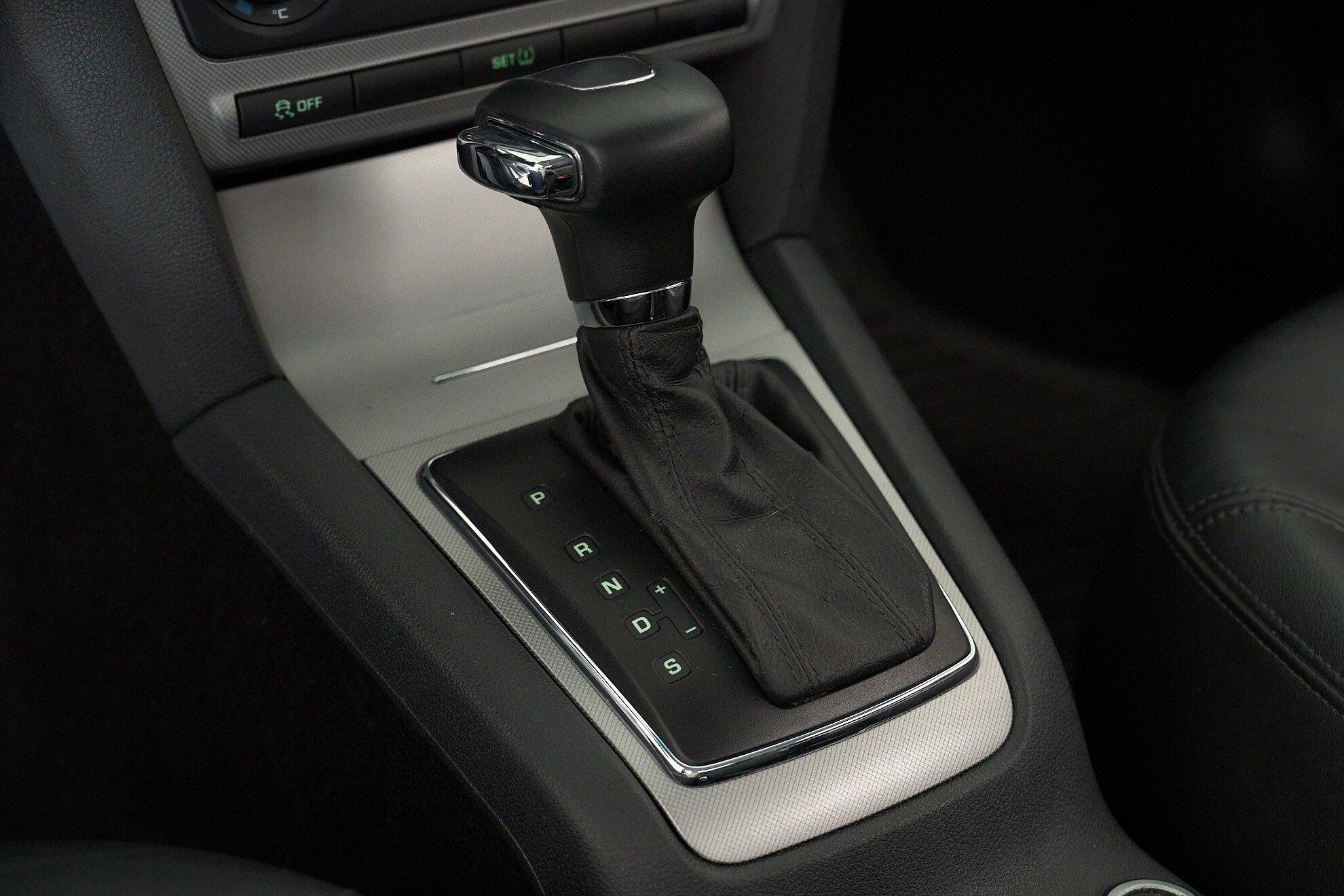 Skoda Octavia 2013, бежевый