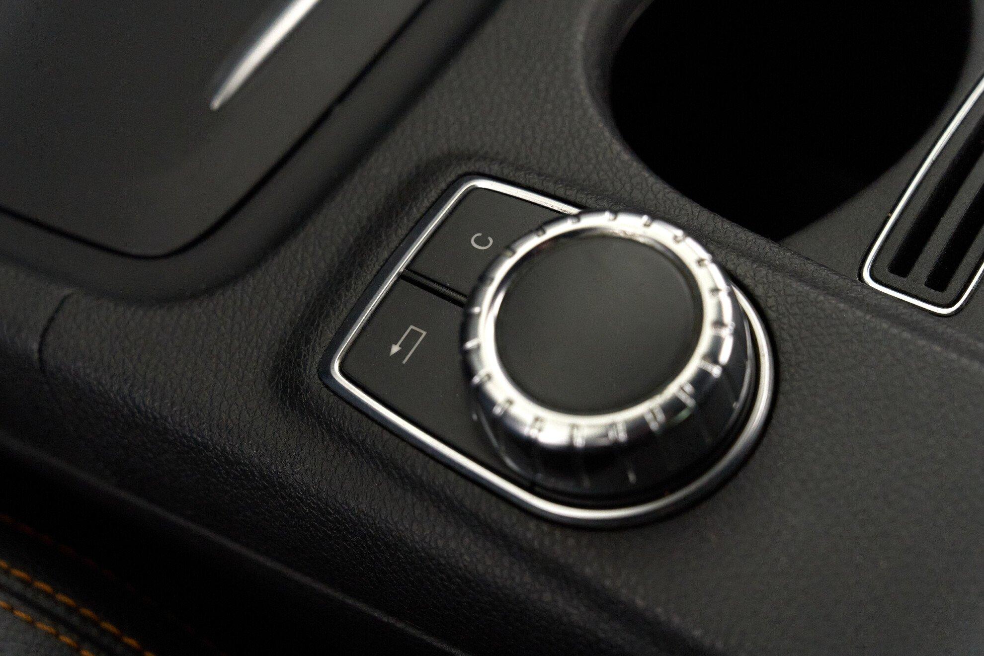 Mercedes-Benz CLA 2014, красный