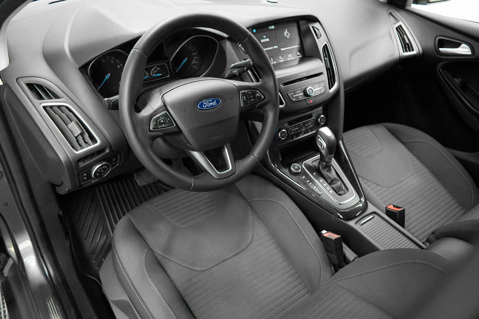 Ford Focus 2018, серый