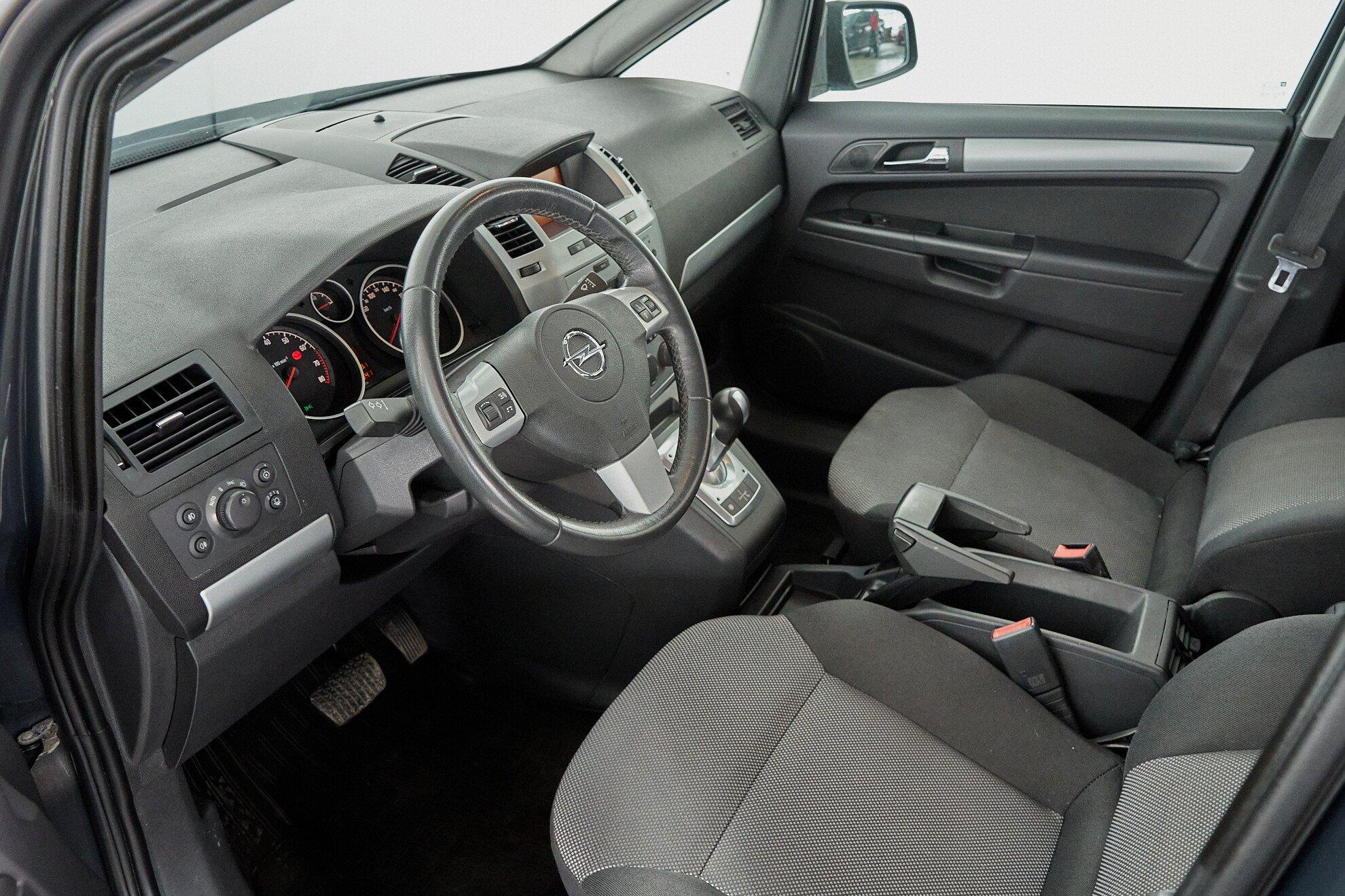 Opel Zafira 2013, серый