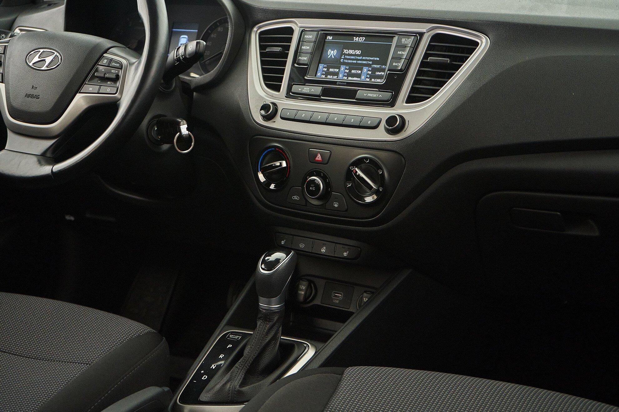 Hyundai Solaris 2019, белый