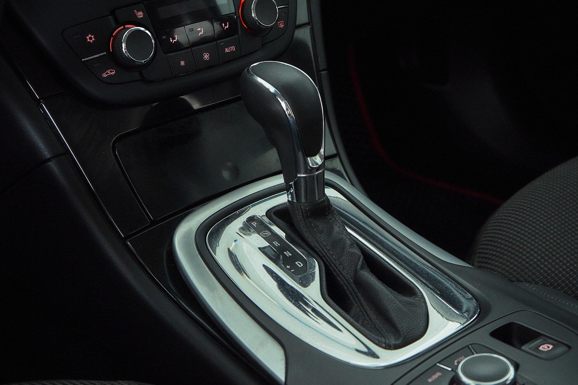 Opel Insignia 2012, черный