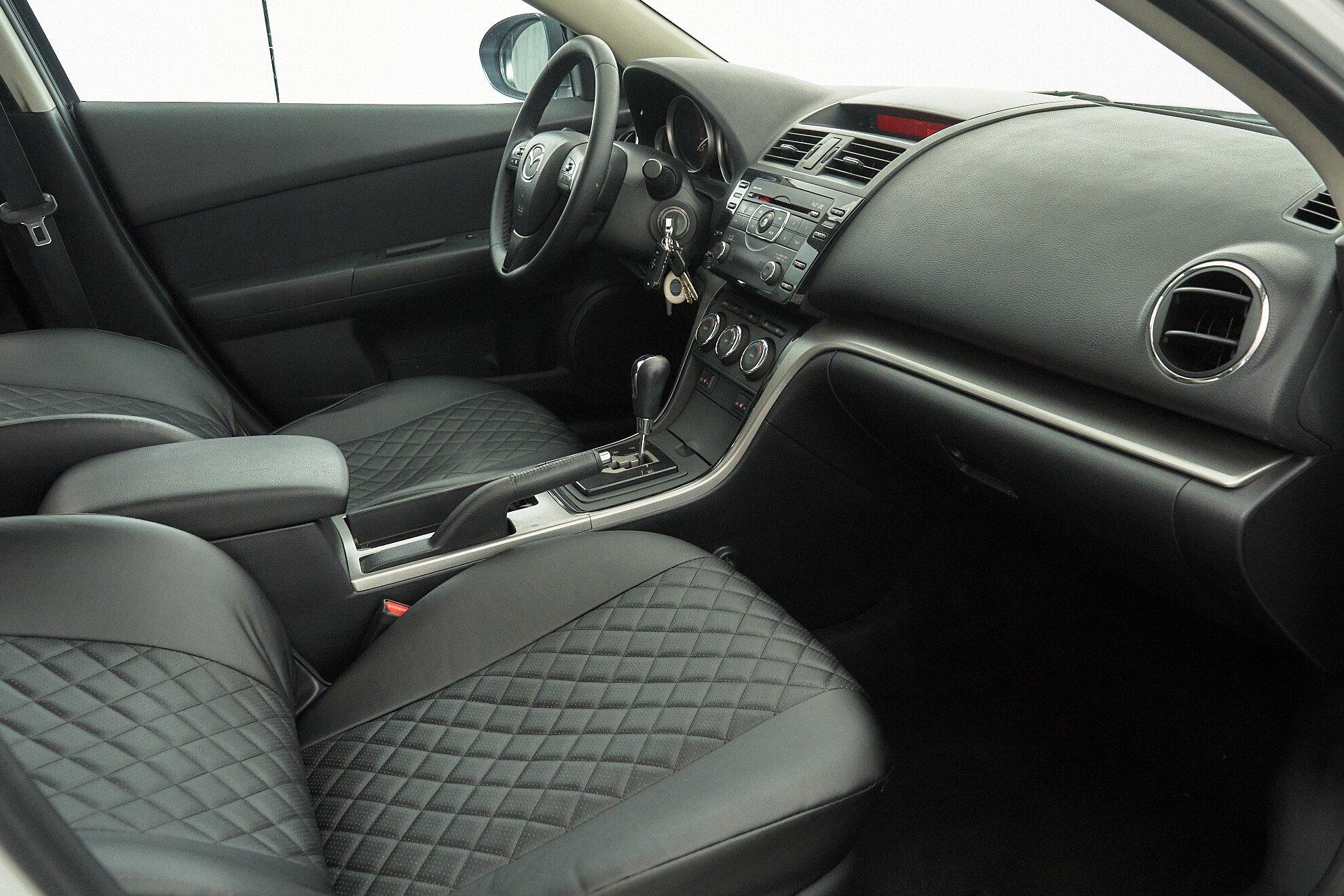 Mazda 6 2010, белый