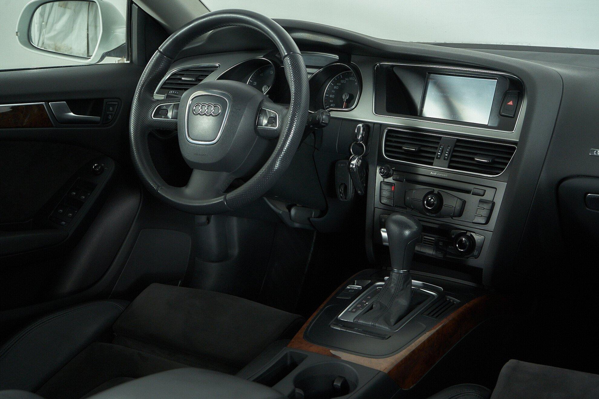Audi A5 2011, белый