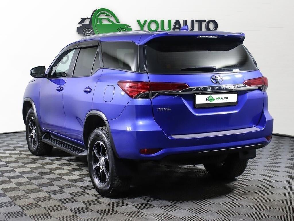 Toyota Fortuner 2018, синий