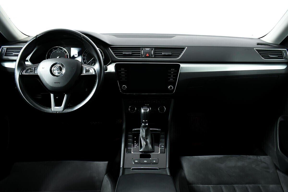 Skoda Superb 2018, серебряный