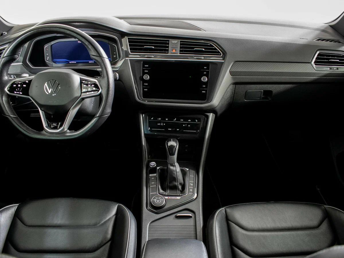 Volkswagen Tiguan 2021, черный