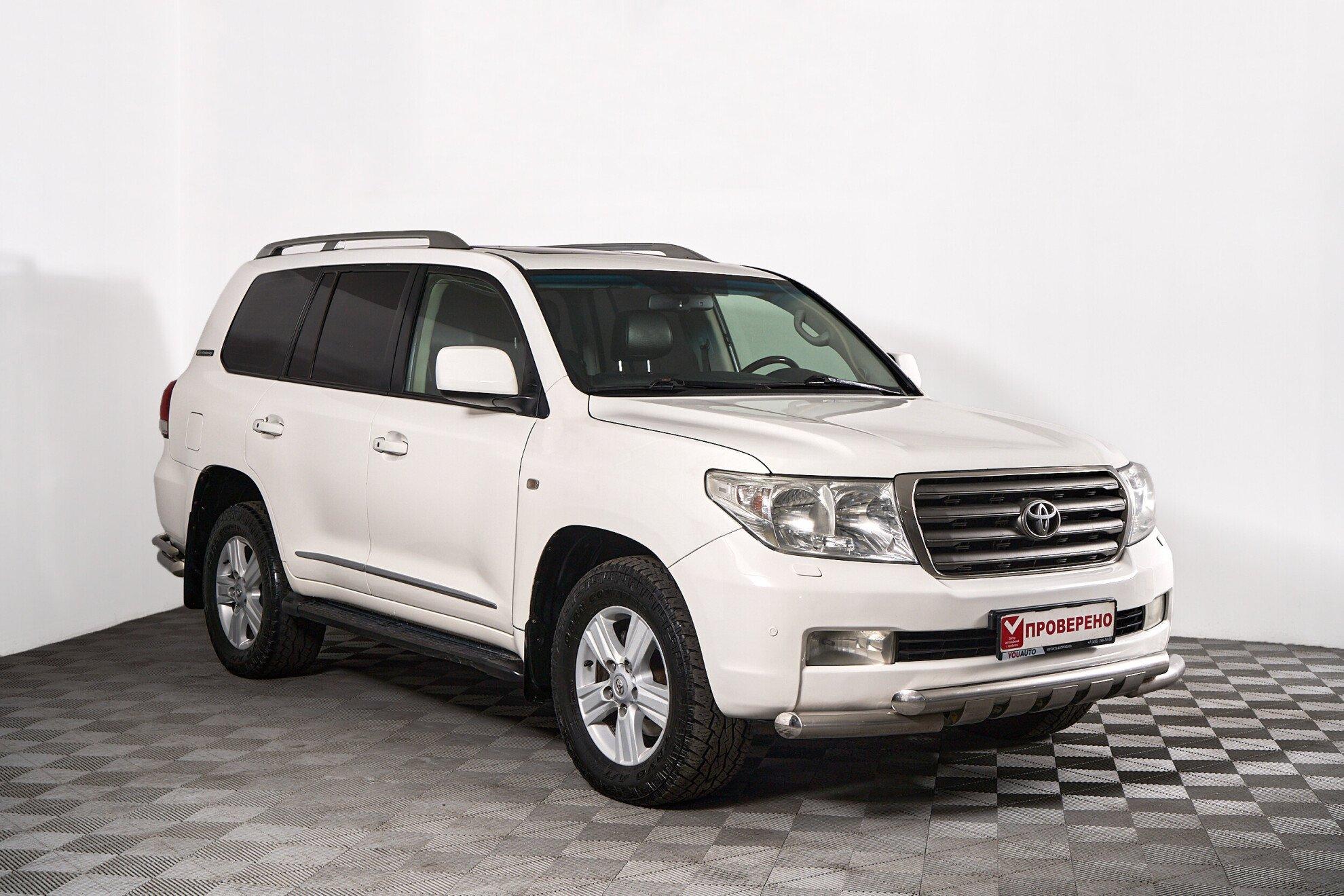 Toyota Land Cruiser 2011, белый