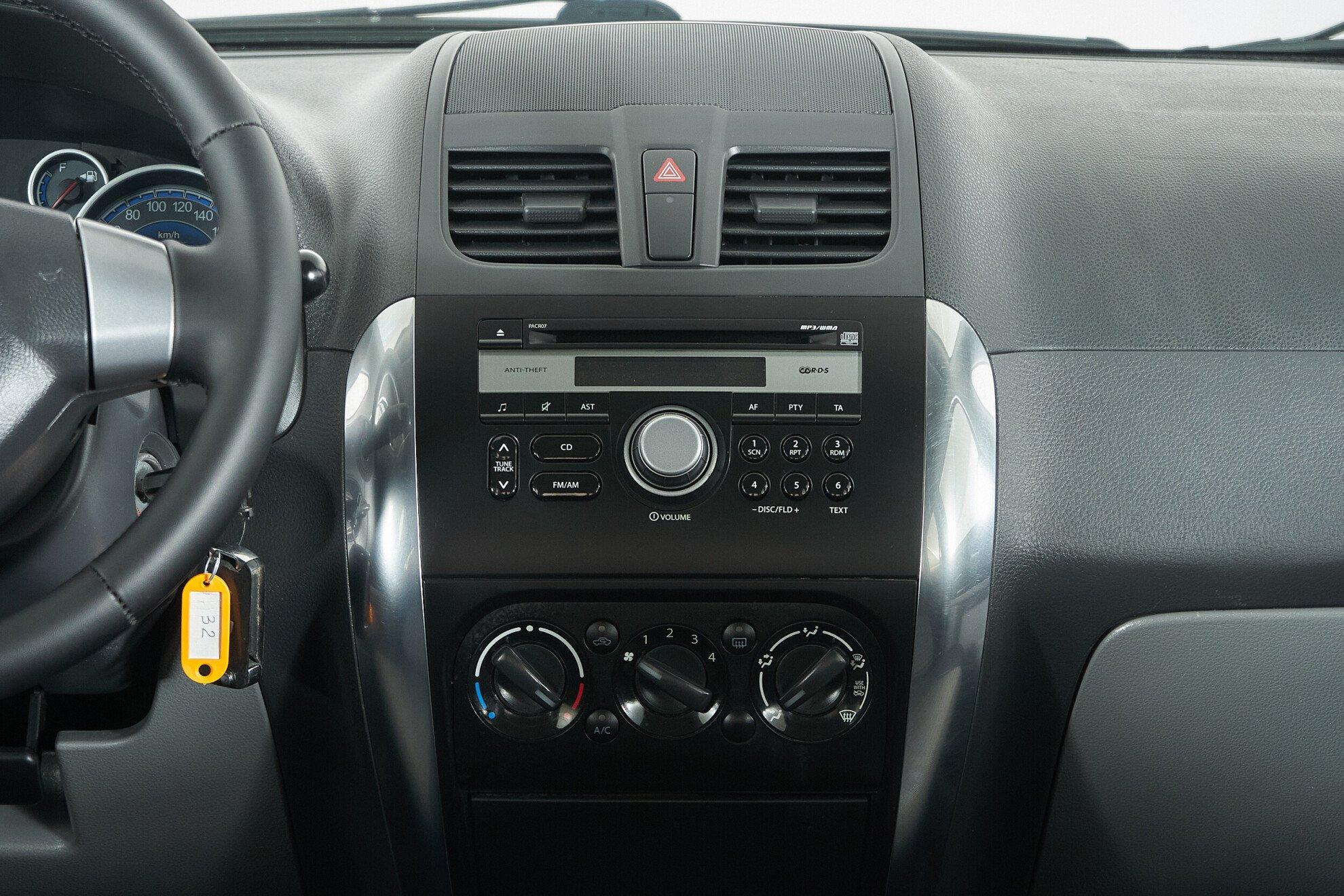 Suzuki SX4 2010, серебряный