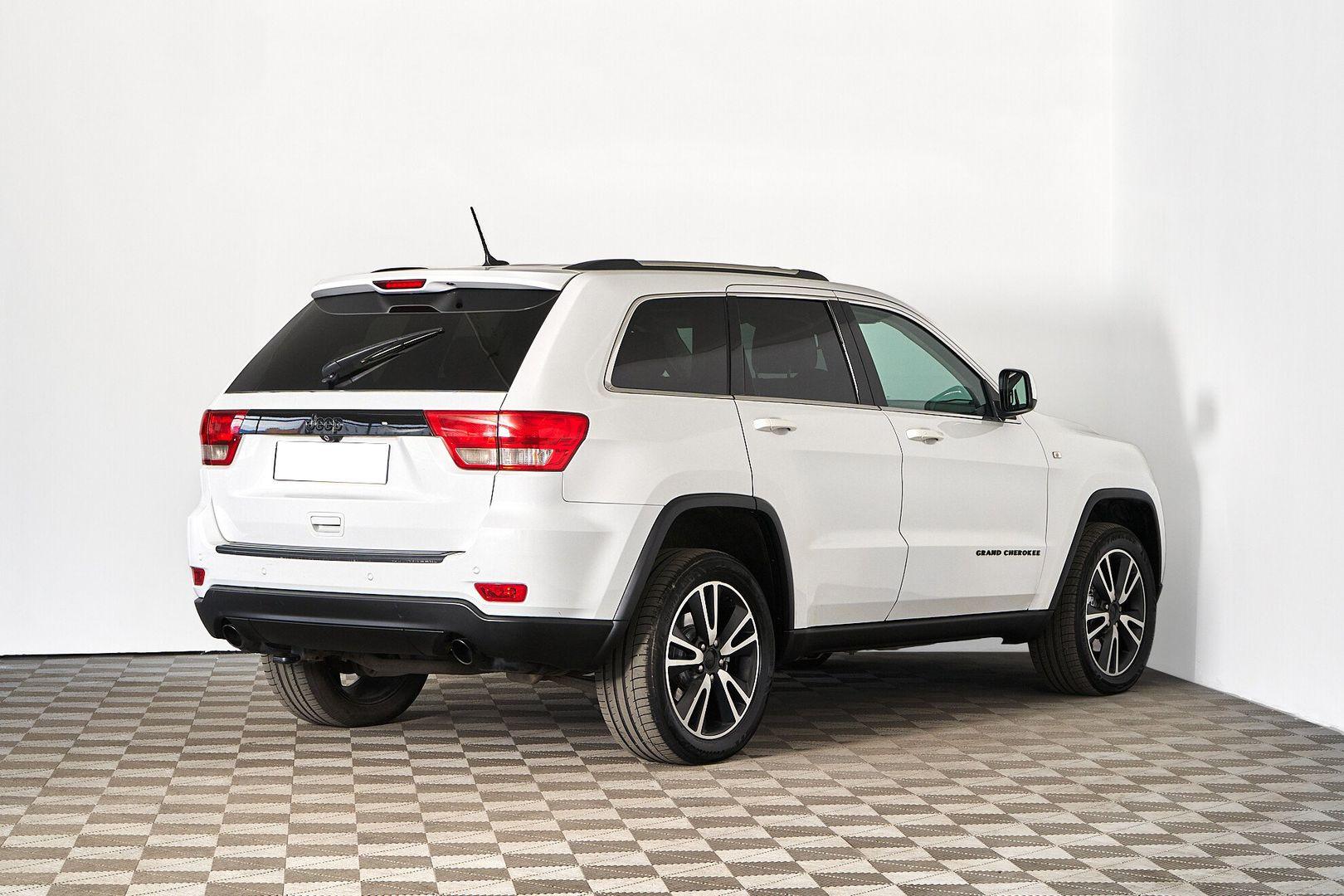 Jeep Grand Cherokee 2011, белый