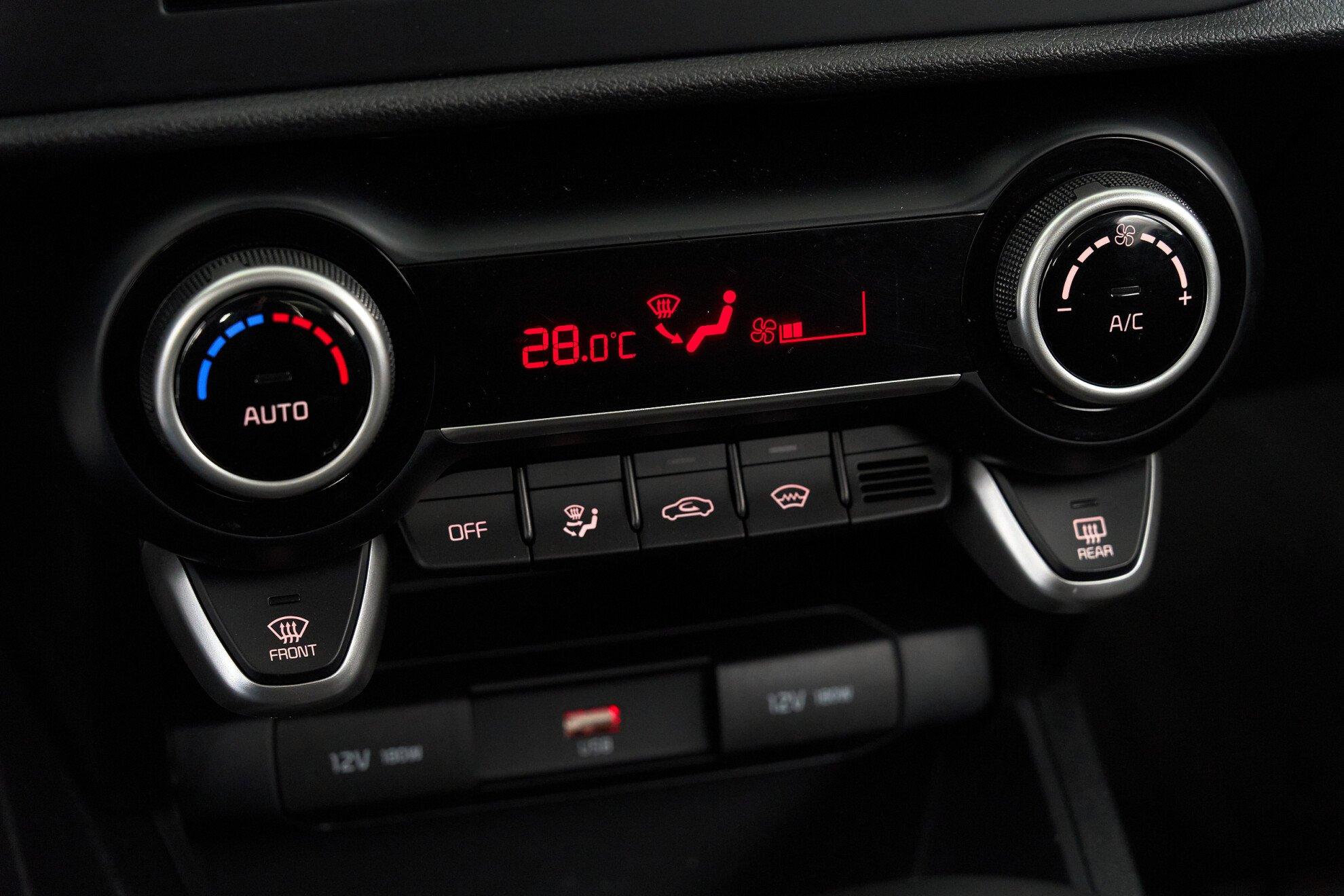 Kia Rio 2021, белый