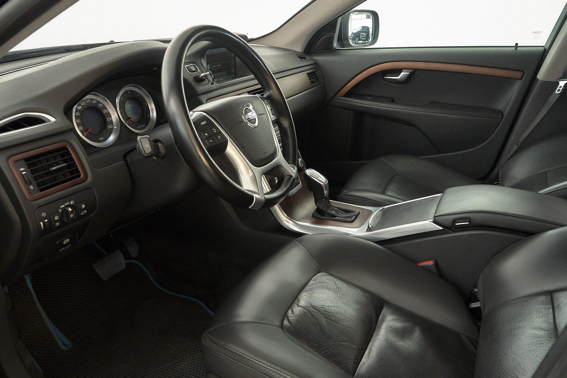 Volvo XC70 2012, черный