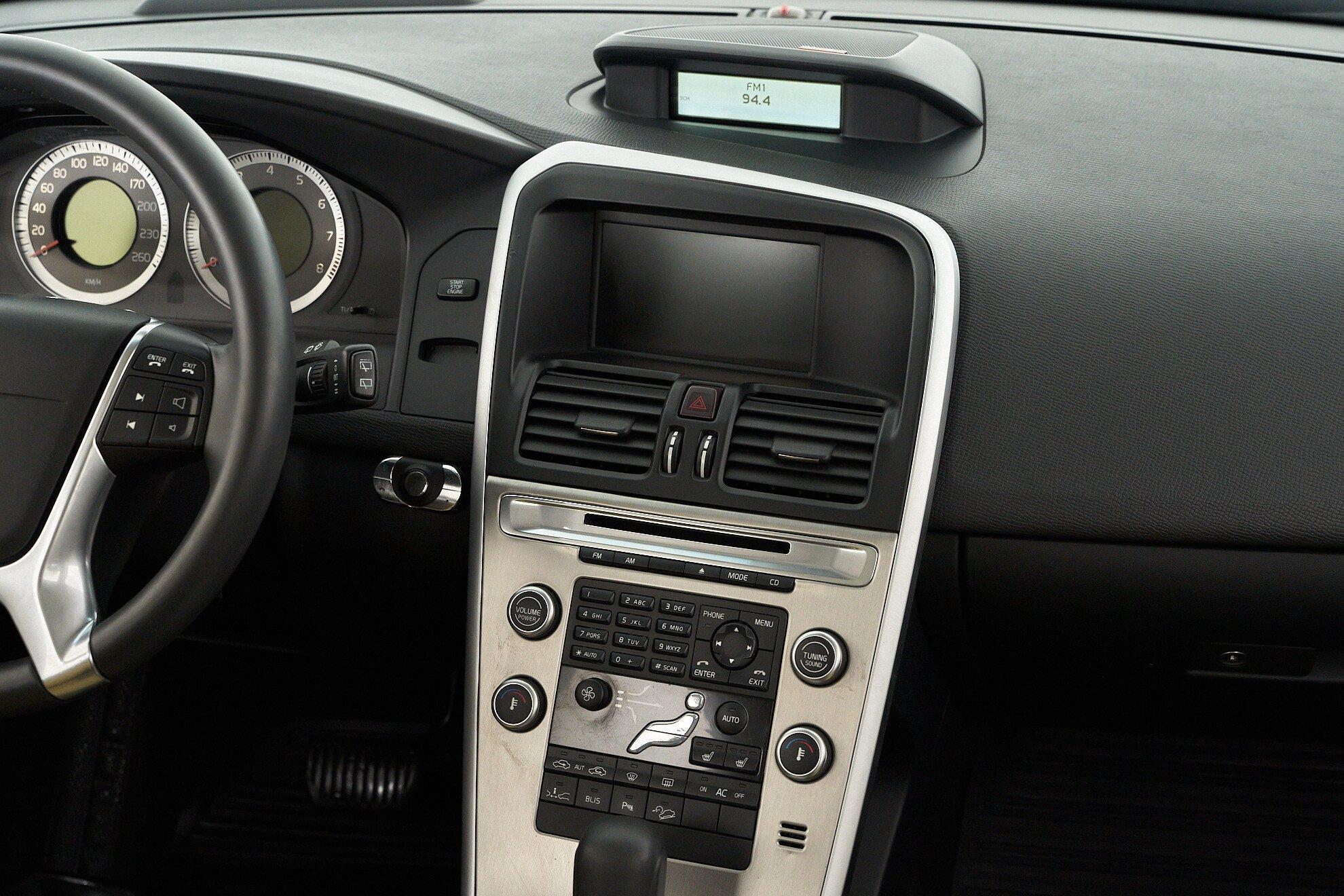 Volvo XC60 2010, черный