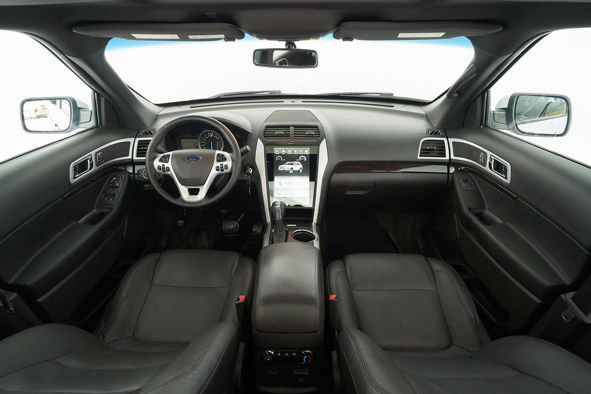 Ford Explorer 2013, белый