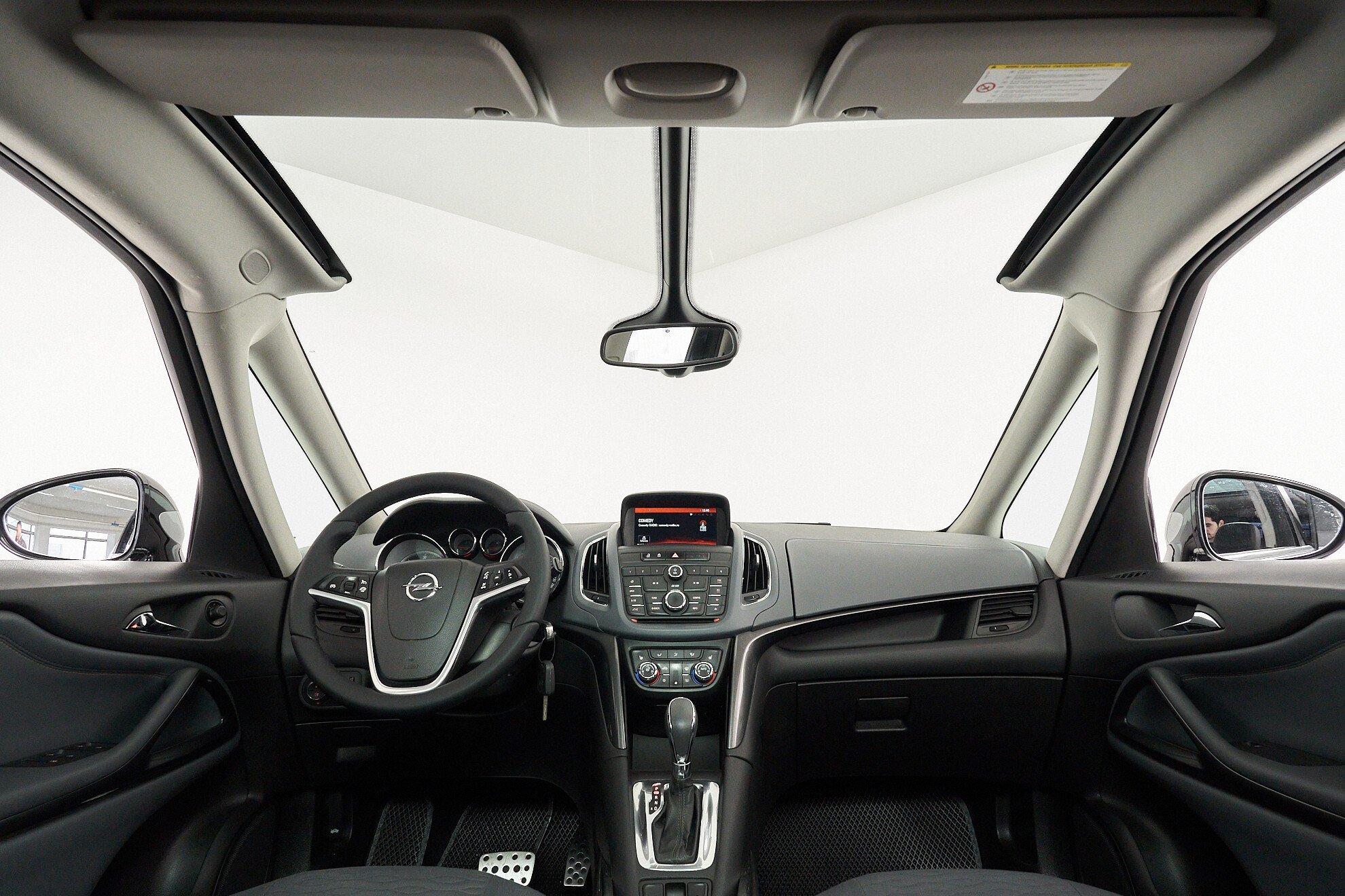 Opel Zafira 2015, серебряный