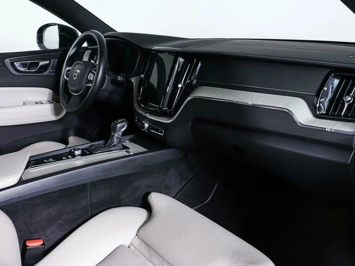 Volvo XC60 2018, черный