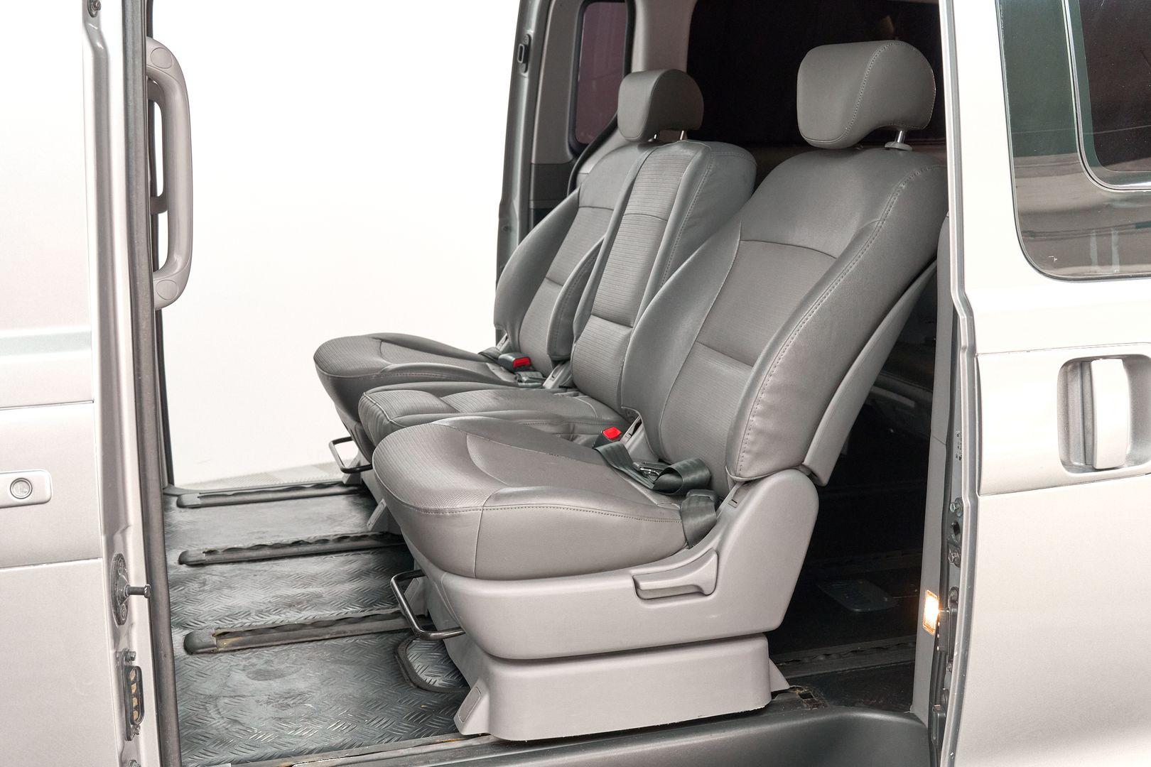 Hyundai Grand Starex 2011, серебряный