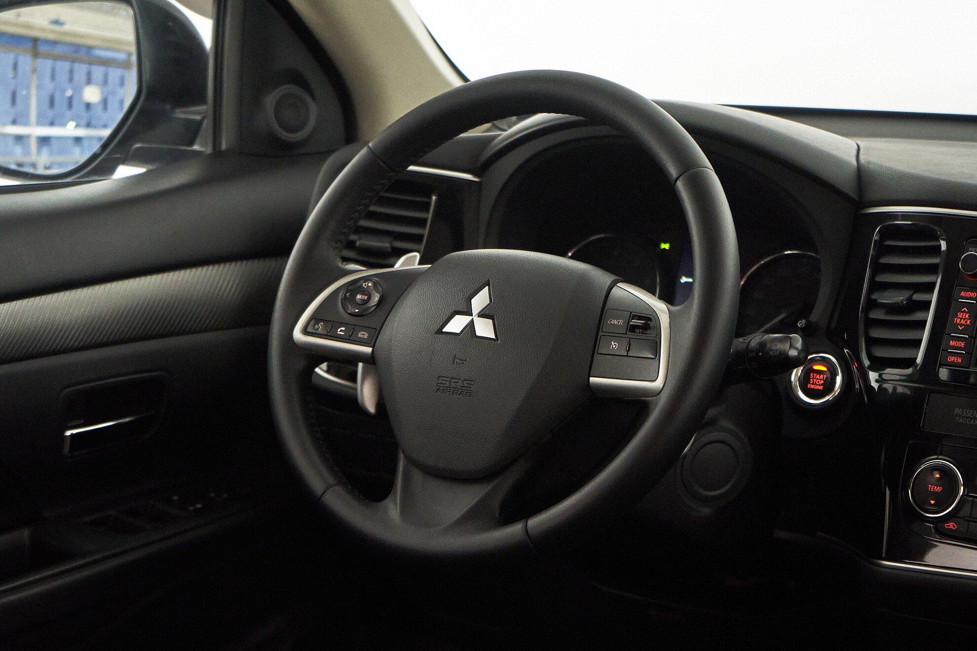 Mitsubishi Outlander 2013, черный