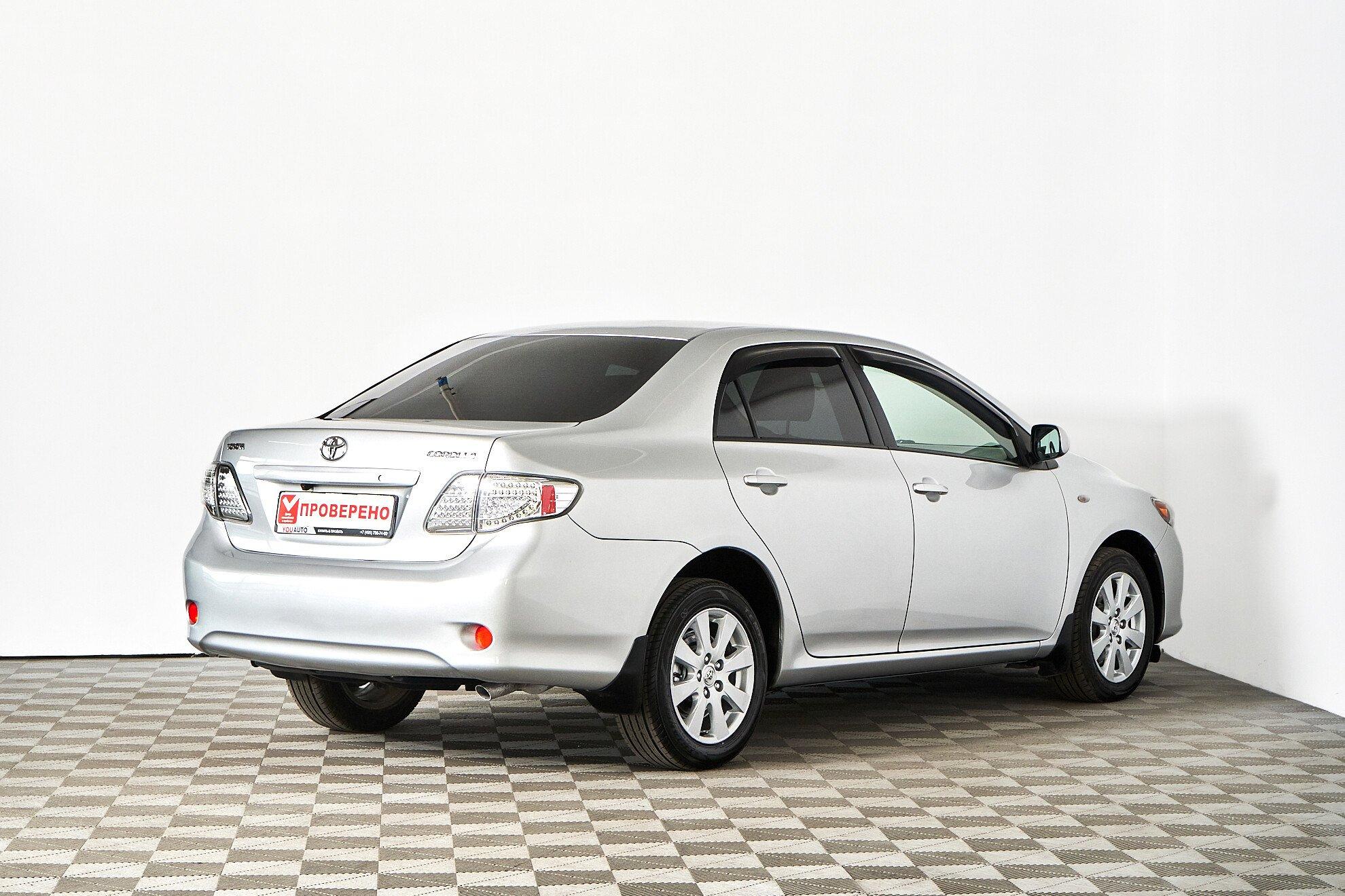 Toyota Corolla 2010, серебряный