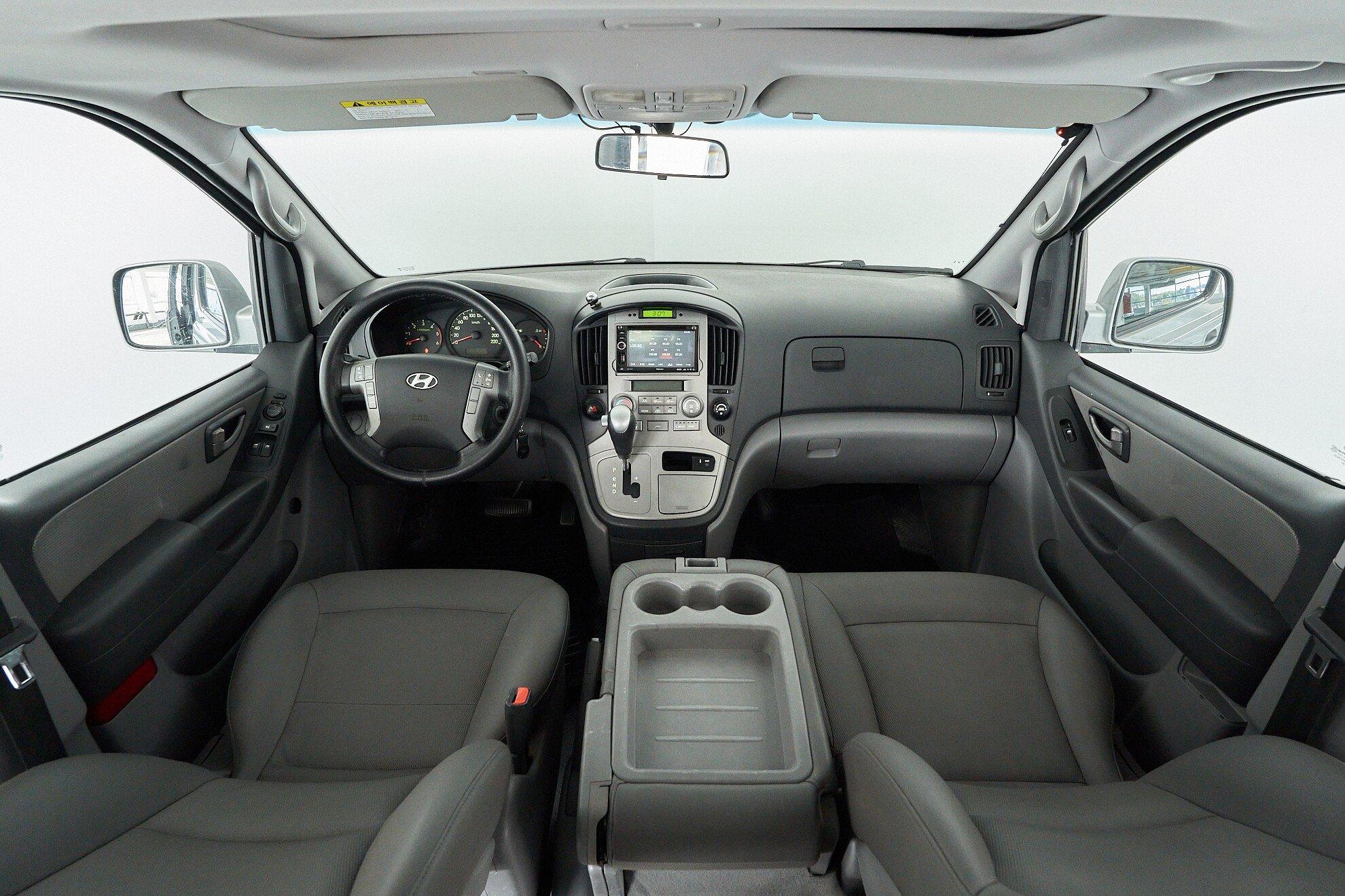 Hyundai Grand Starex 2012, серый