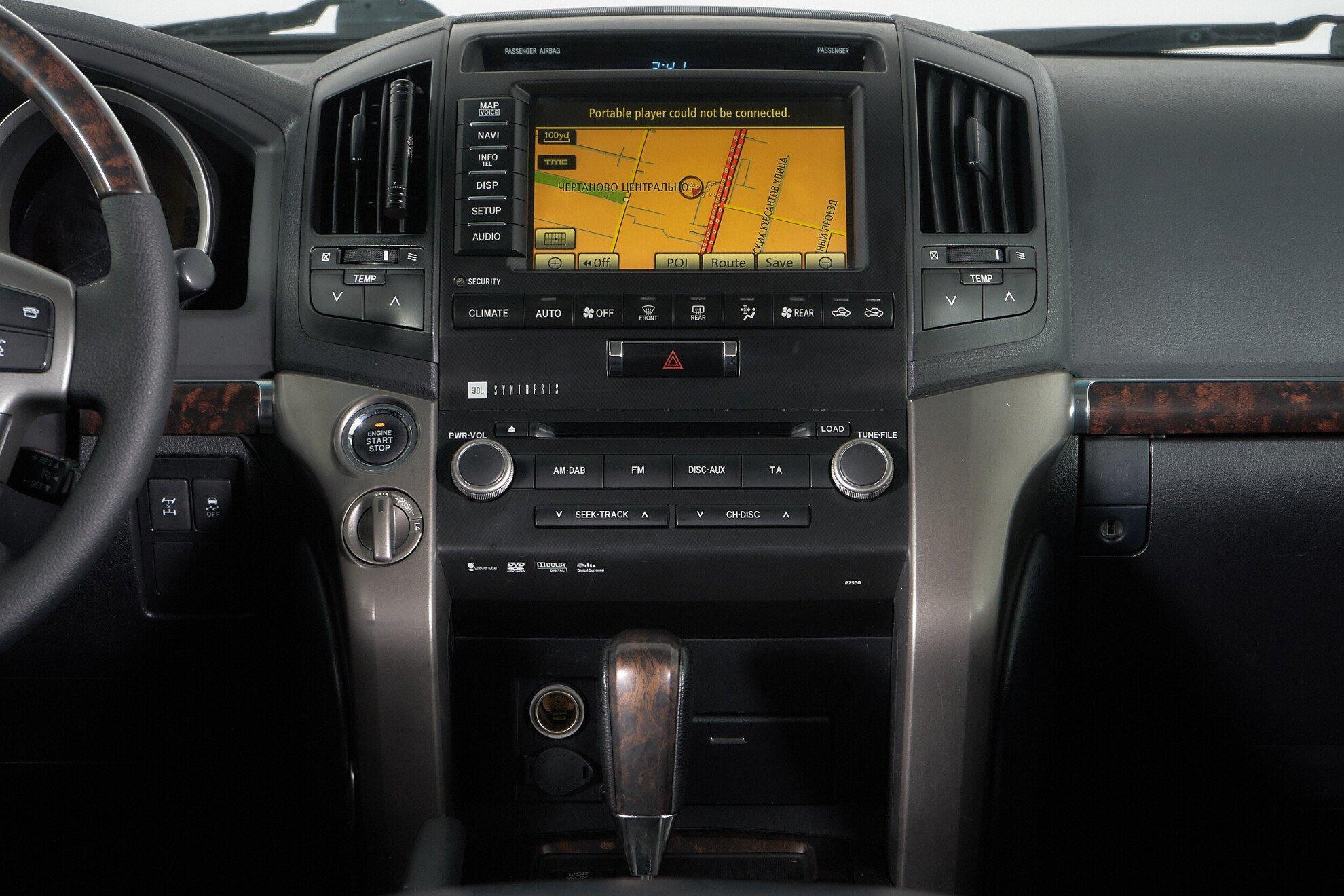 Toyota Land Cruiser 2011, белый