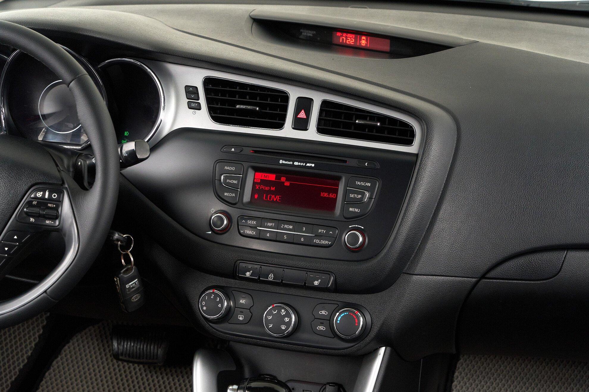 Kia Ceed 2012, черный