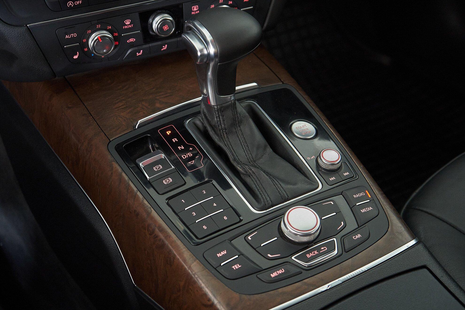 Audi A6 2012, черный