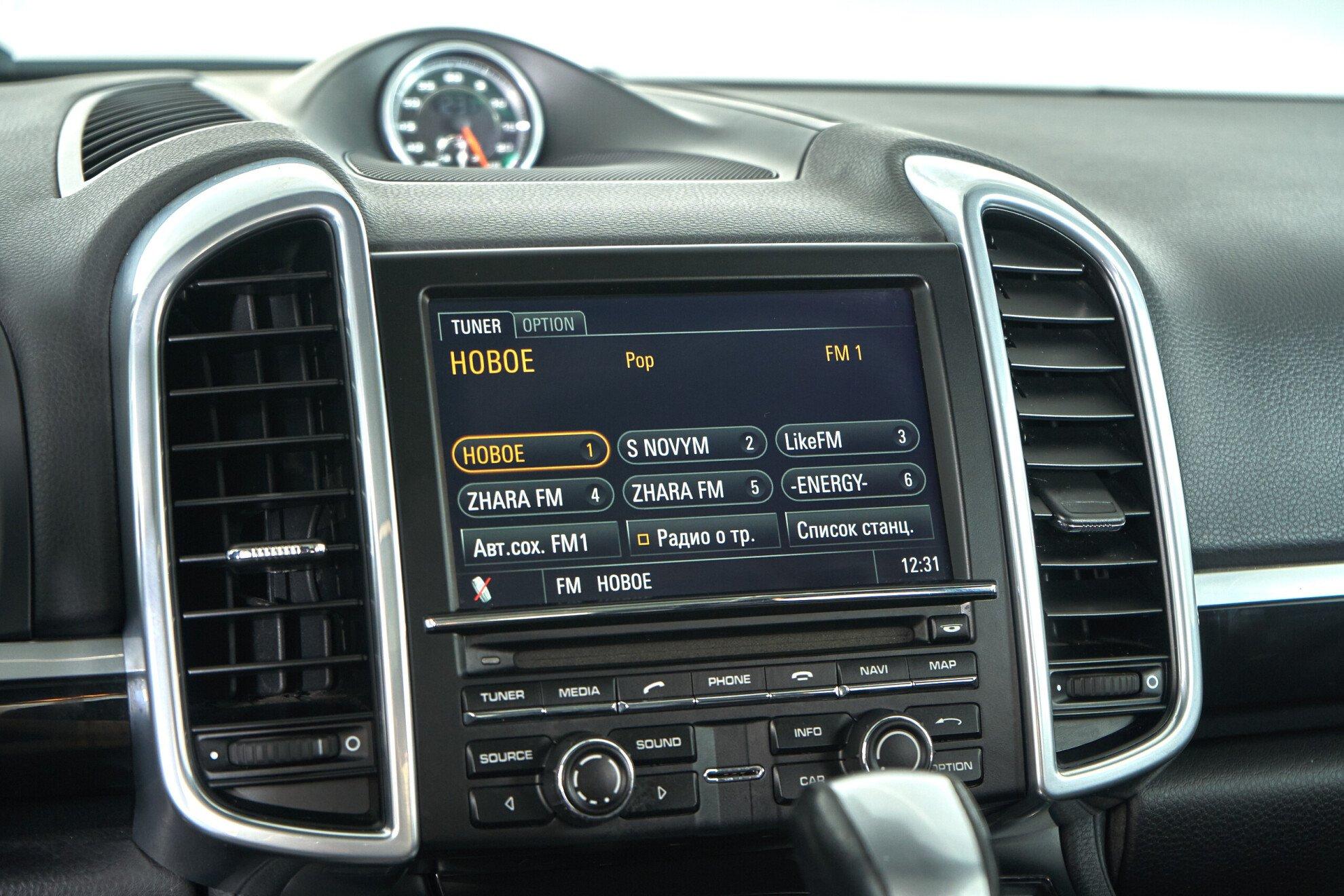 Porsche Cayenne 2012, черный